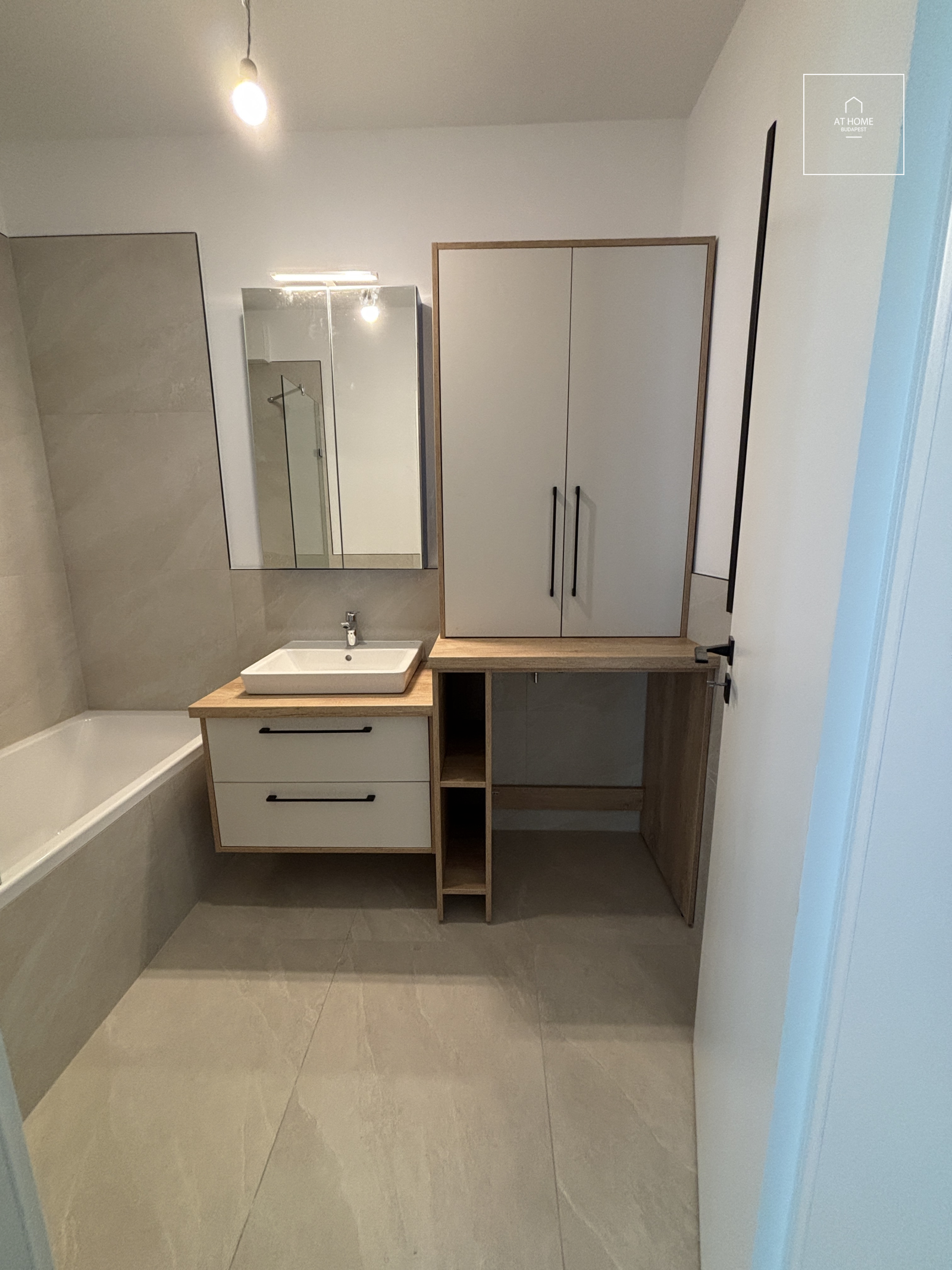 Newly-built 54 sqm Apartment with Terrace for Rent in a Condominium in Lőportárdűlő, District XIII