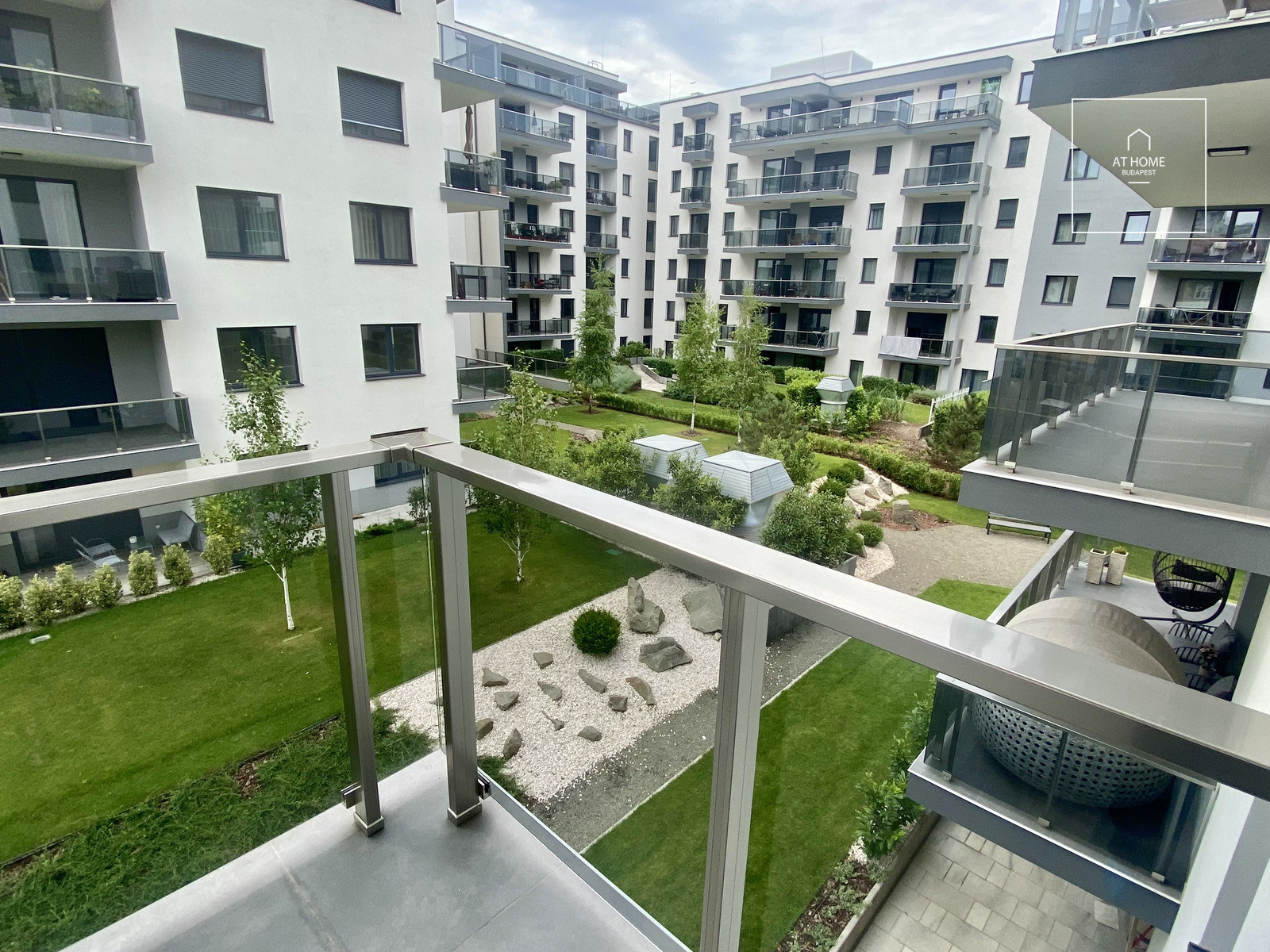 Newly-built 54 sqm Apartment with Terrace for Rent in a Condominium in Lőportárdűlő, District XIII