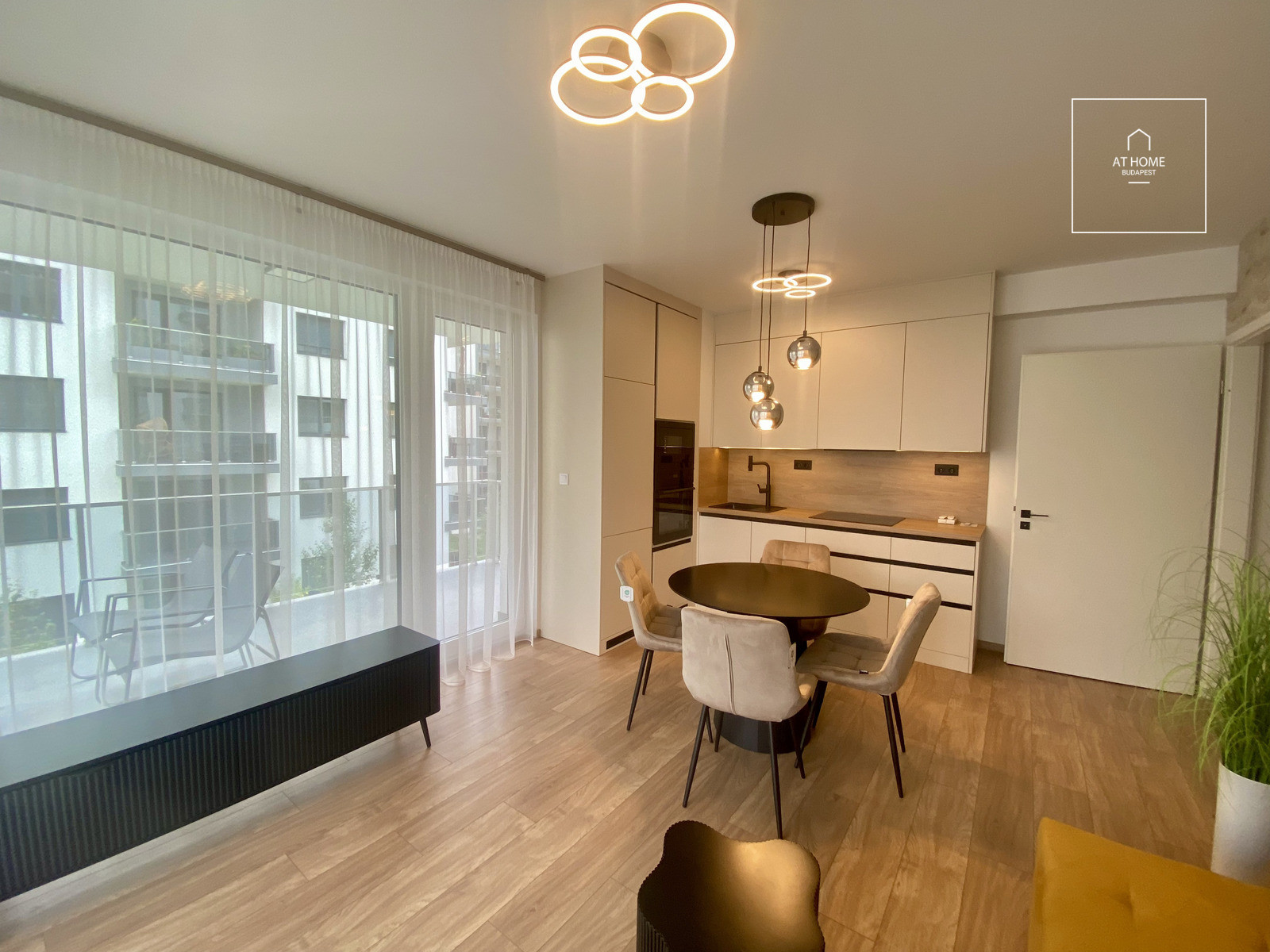 Newly-built 54 sqm Apartment with Terrace for Rent in a Condominium in Lőportárdűlő, District XIII