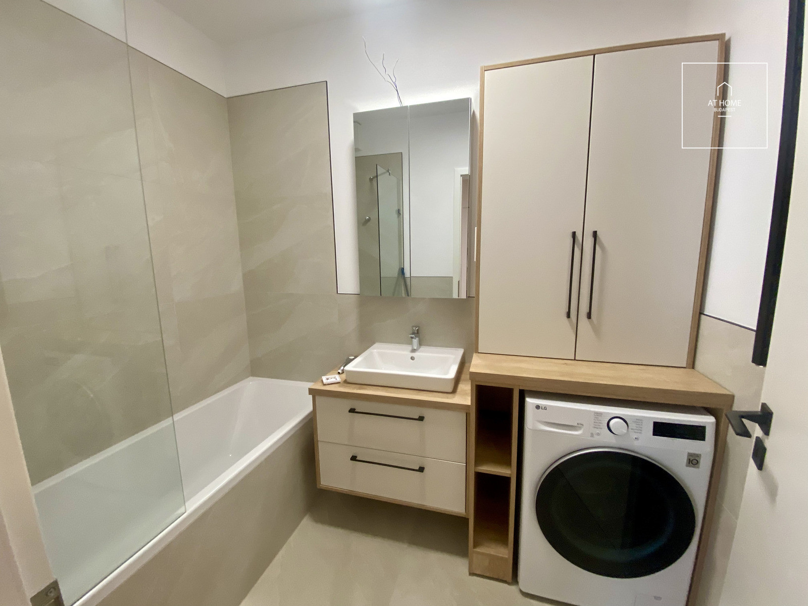 Newly-built 54 sqm Apartment with Terrace for Rent in a Condominium in Lőportárdűlő, District XIII
