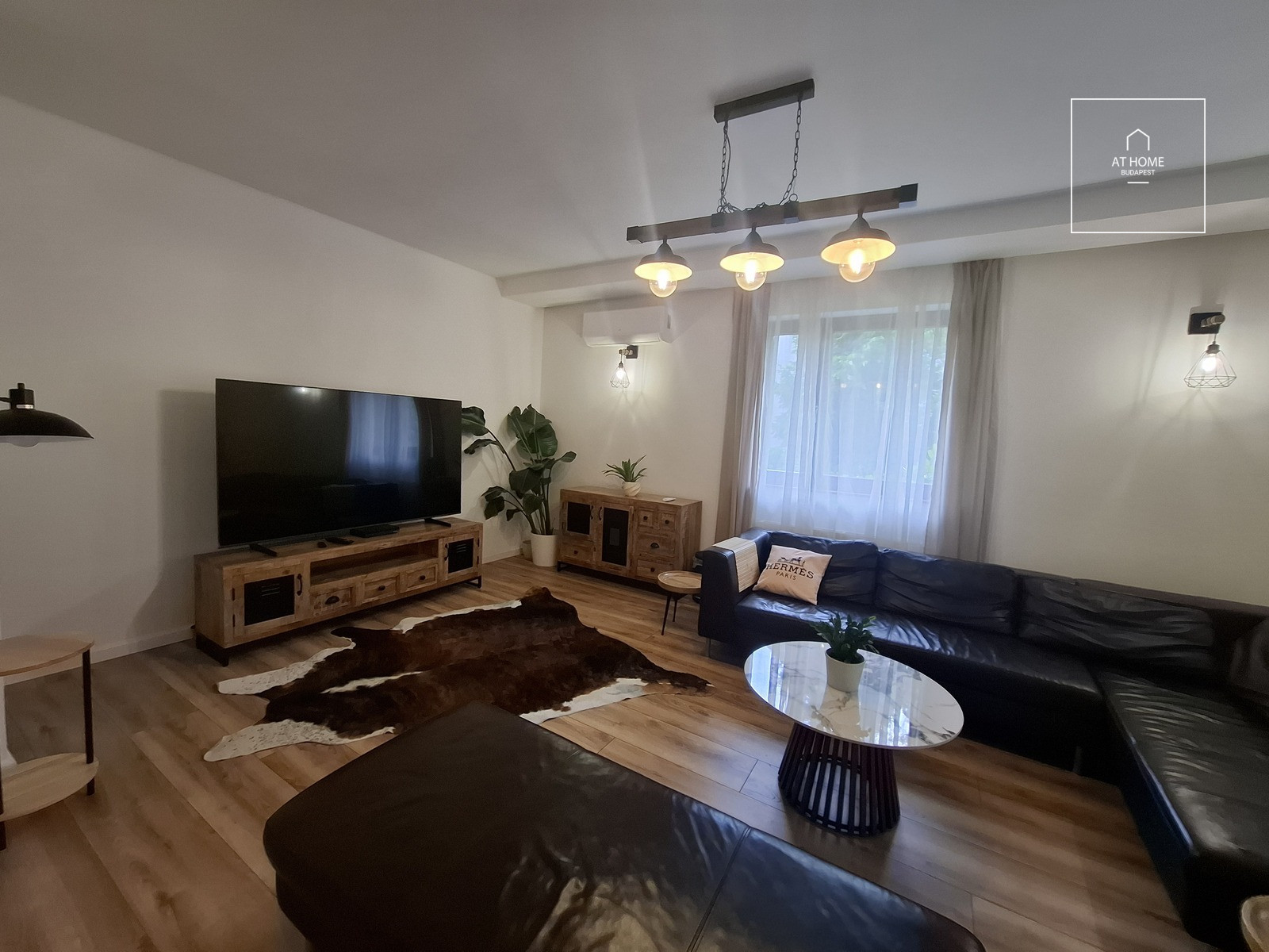 Luxurious 240 sqm Detached House for Rent in Nagykovácsi