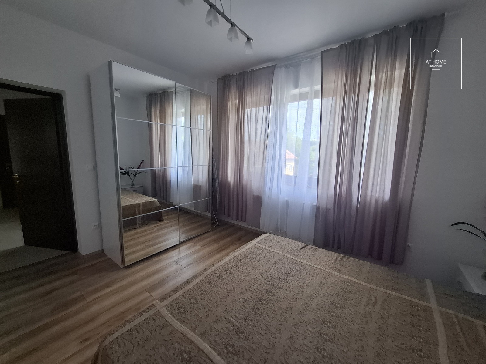 Luxurious 240 sqm Detached House for Rent in Nagykovácsi