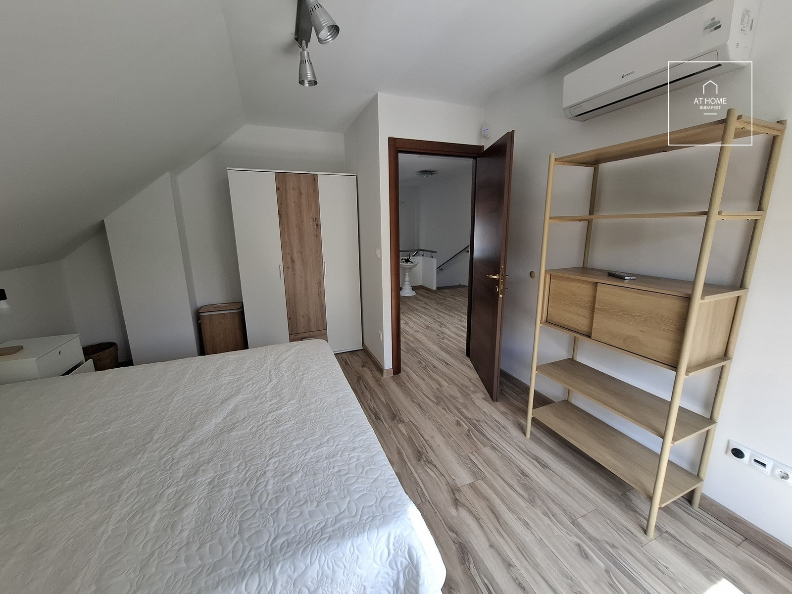 Luxurious 240 sqm Detached House for Rent in Nagykovácsi