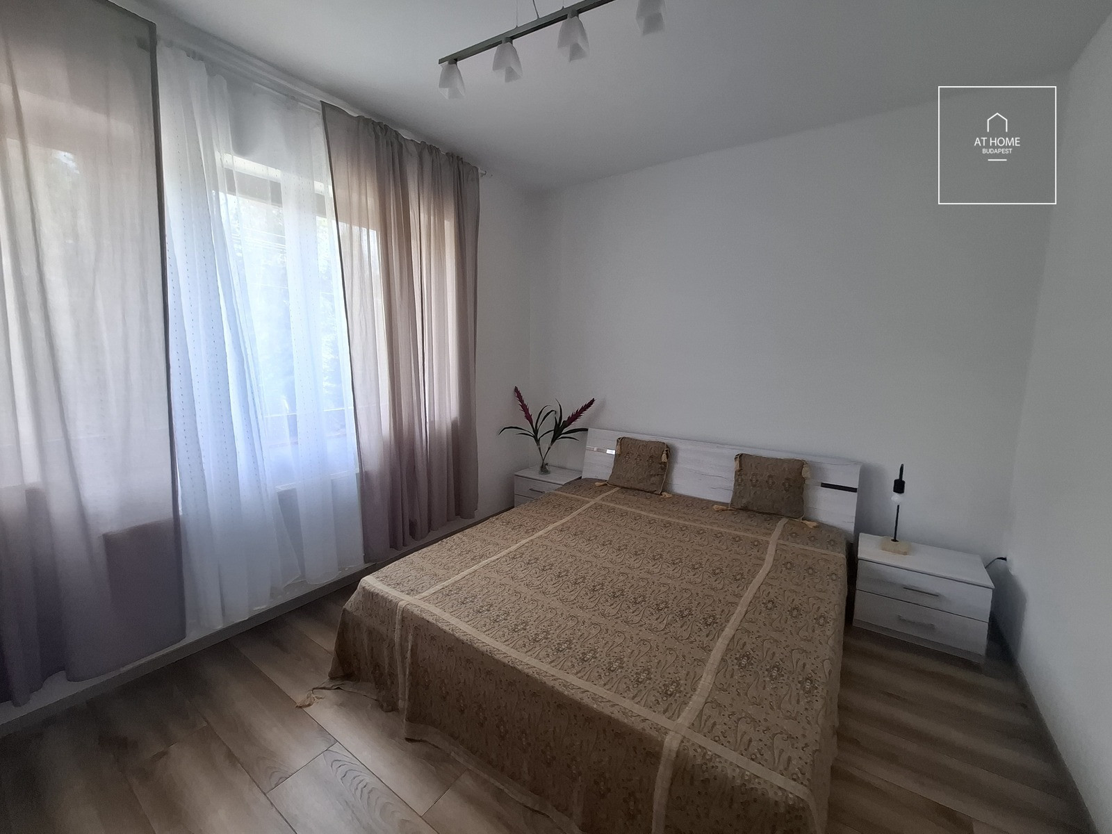 Luxurious 240 sqm Detached House for Rent in Nagykovácsi