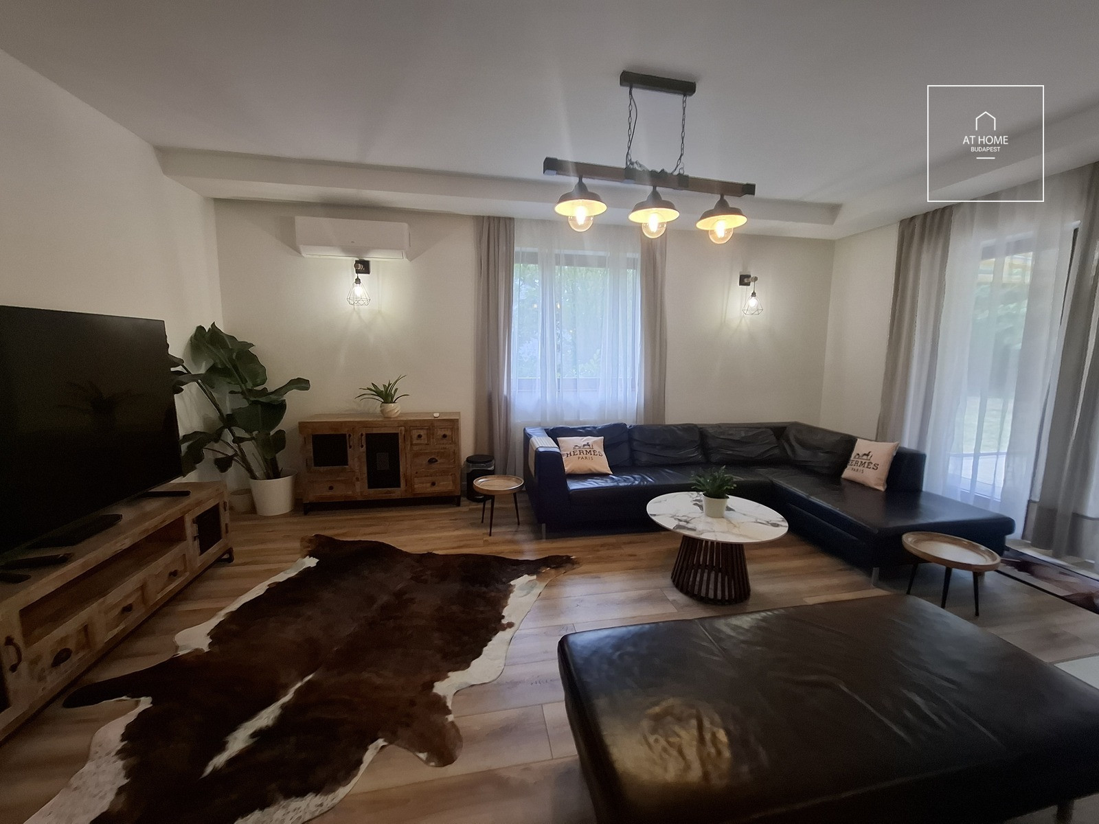 Luxus 240 nm-es családi ház kiadó Nagykovácsiban