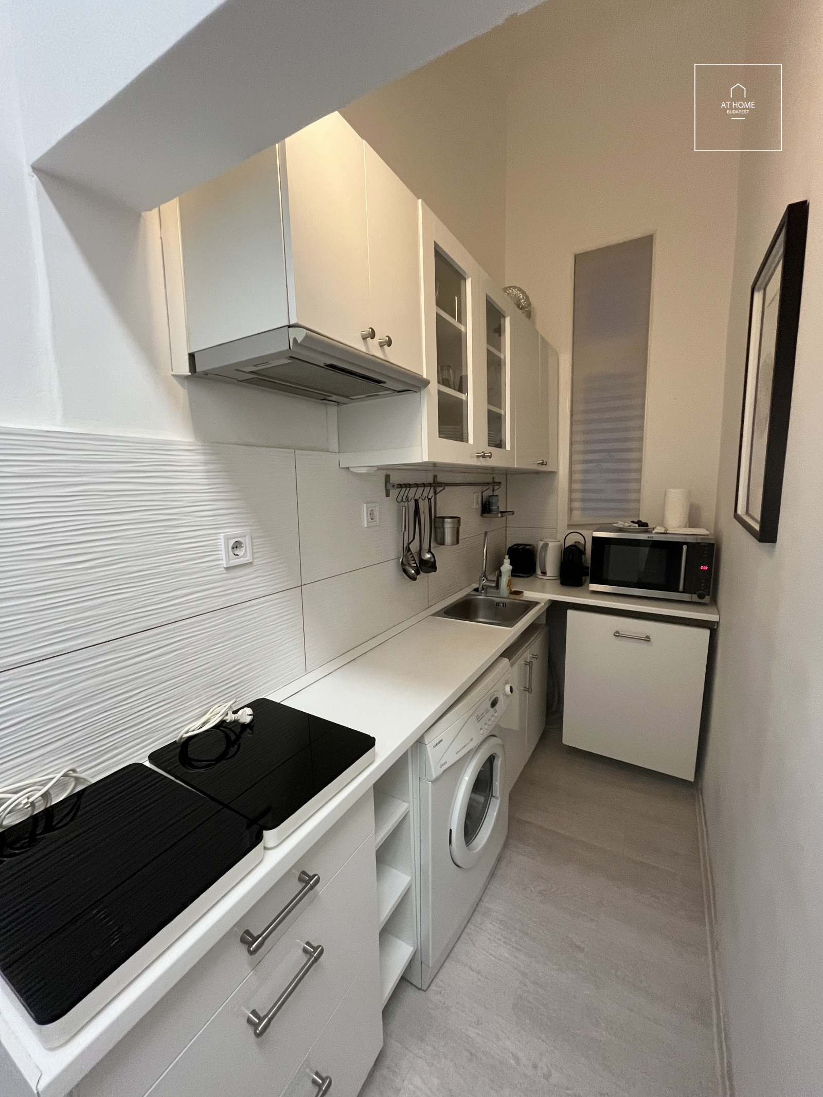 Fully Renovated 4-Room Apartment for Sale in a Prime Location of Budapest\'s 7th District