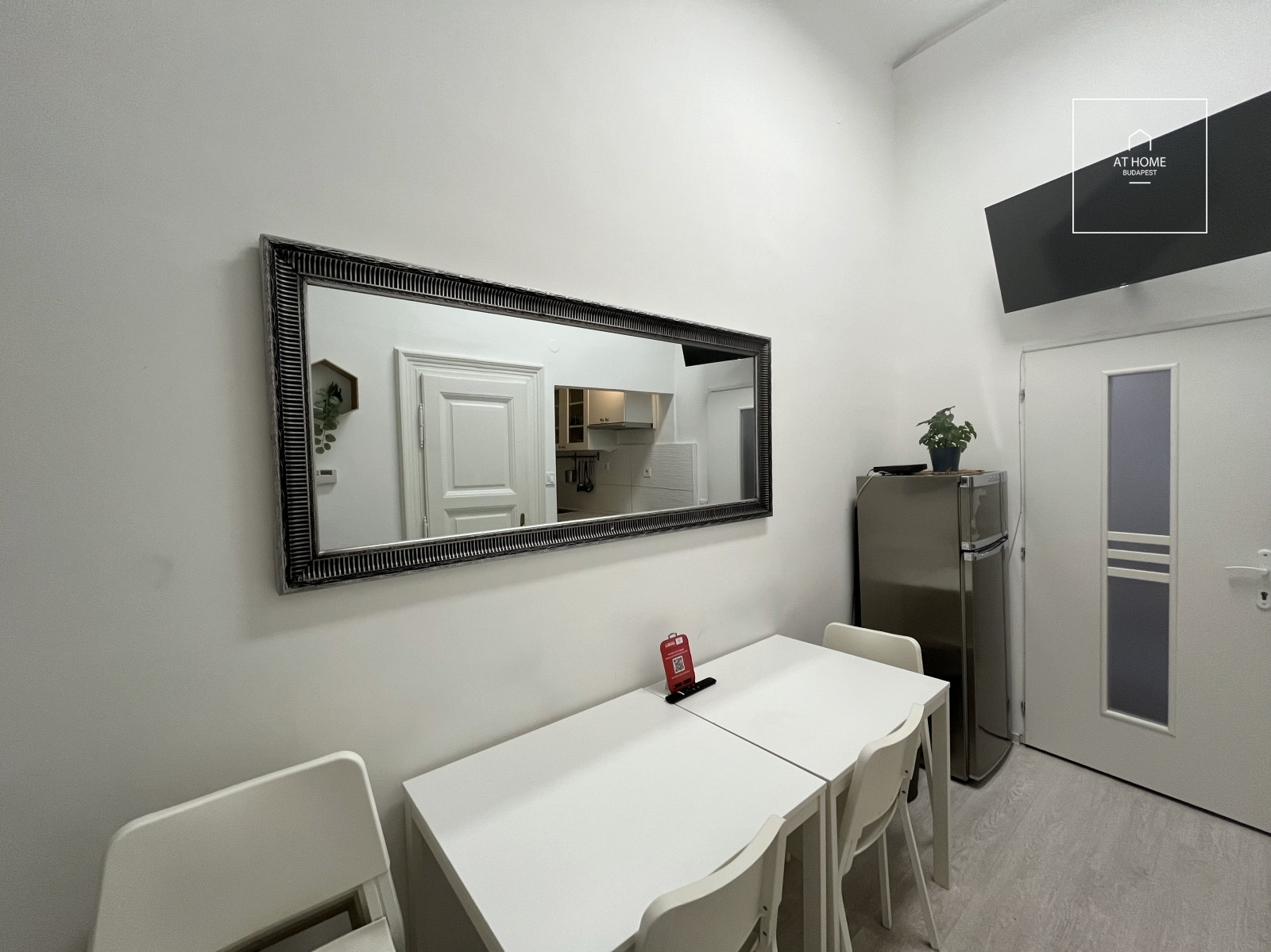 Fully Renovated 4-Room Apartment for Sale in a Prime Location of Budapest\'s 7th District