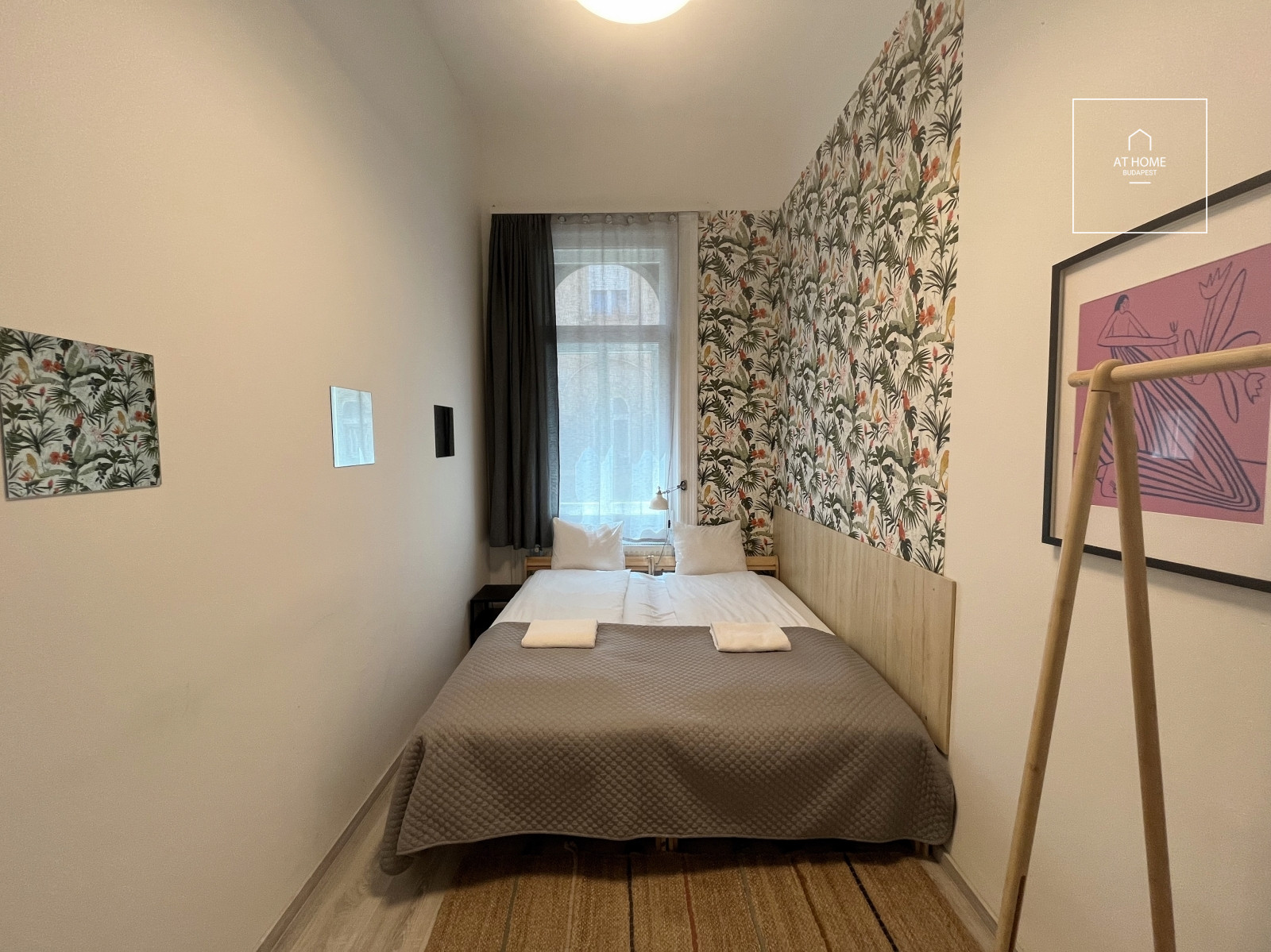 Fully Renovated 4-Room Apartment for Sale in a Prime Location of Budapest\'s 7th District
