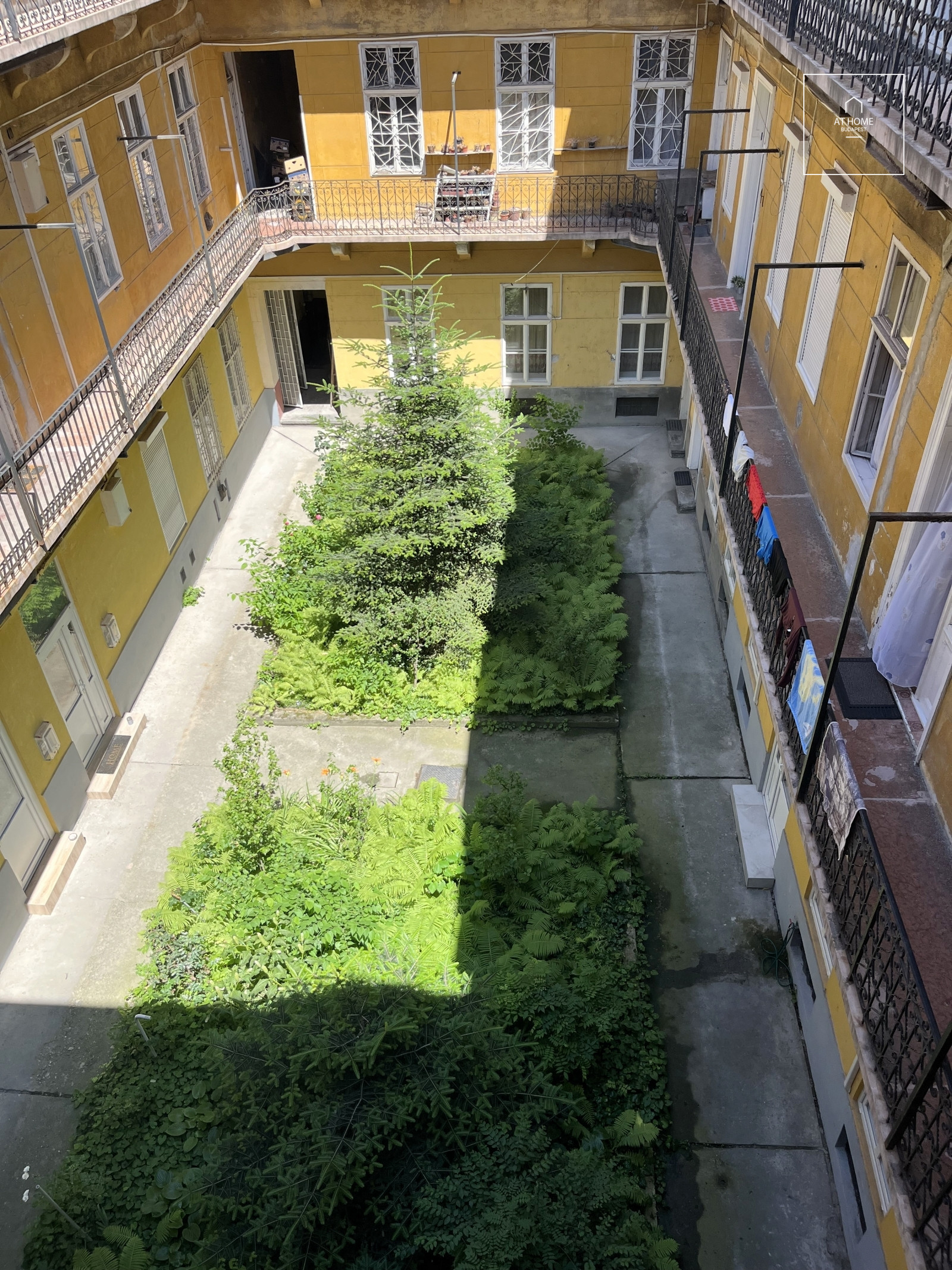 Fully Renovated 4-Room Apartment for Sale in a Prime Location of Budapest\'s 7th District