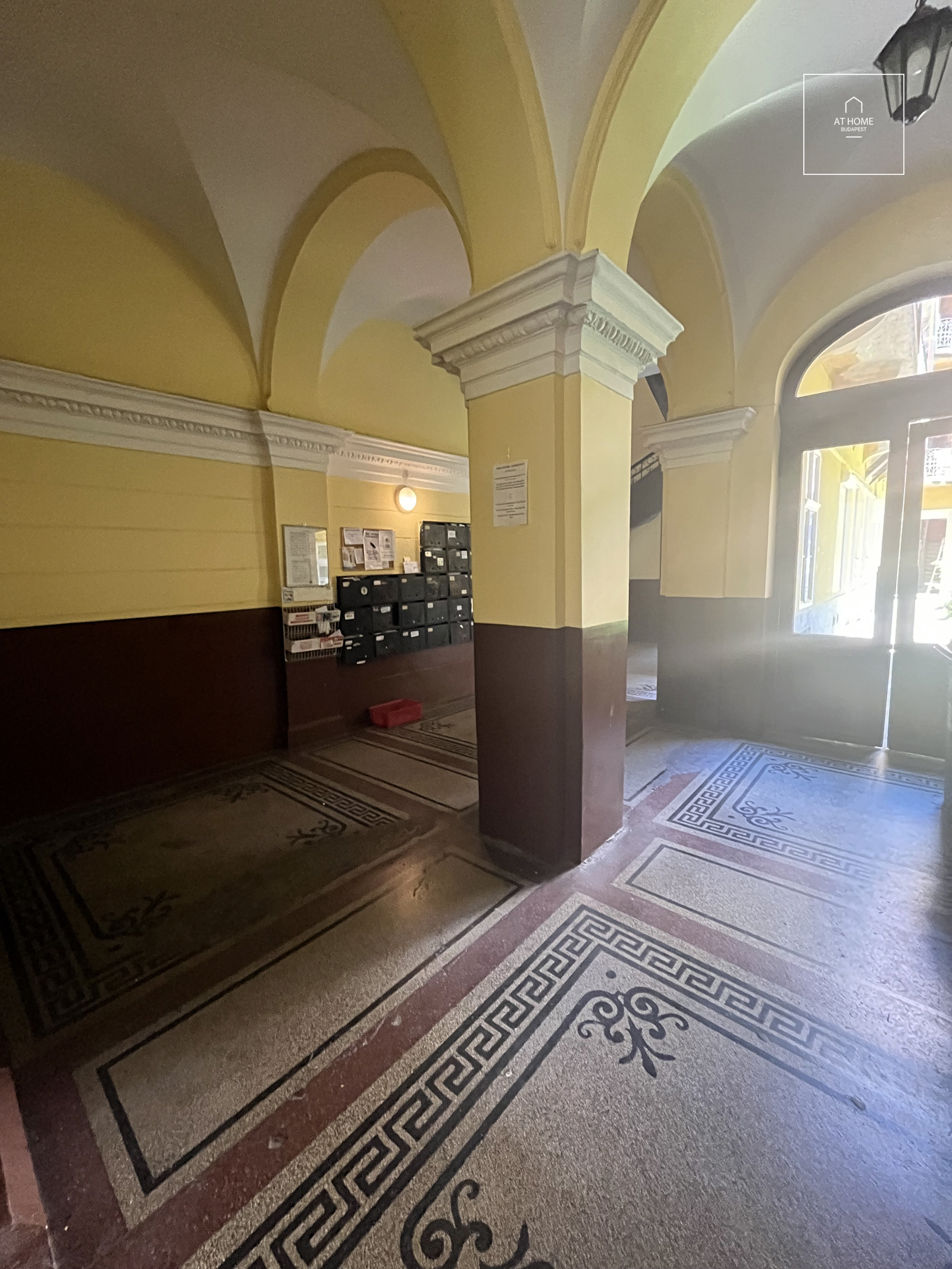Fully Renovated 4-Room Apartment for Sale in a Prime Location of Budapest\'s 7th District