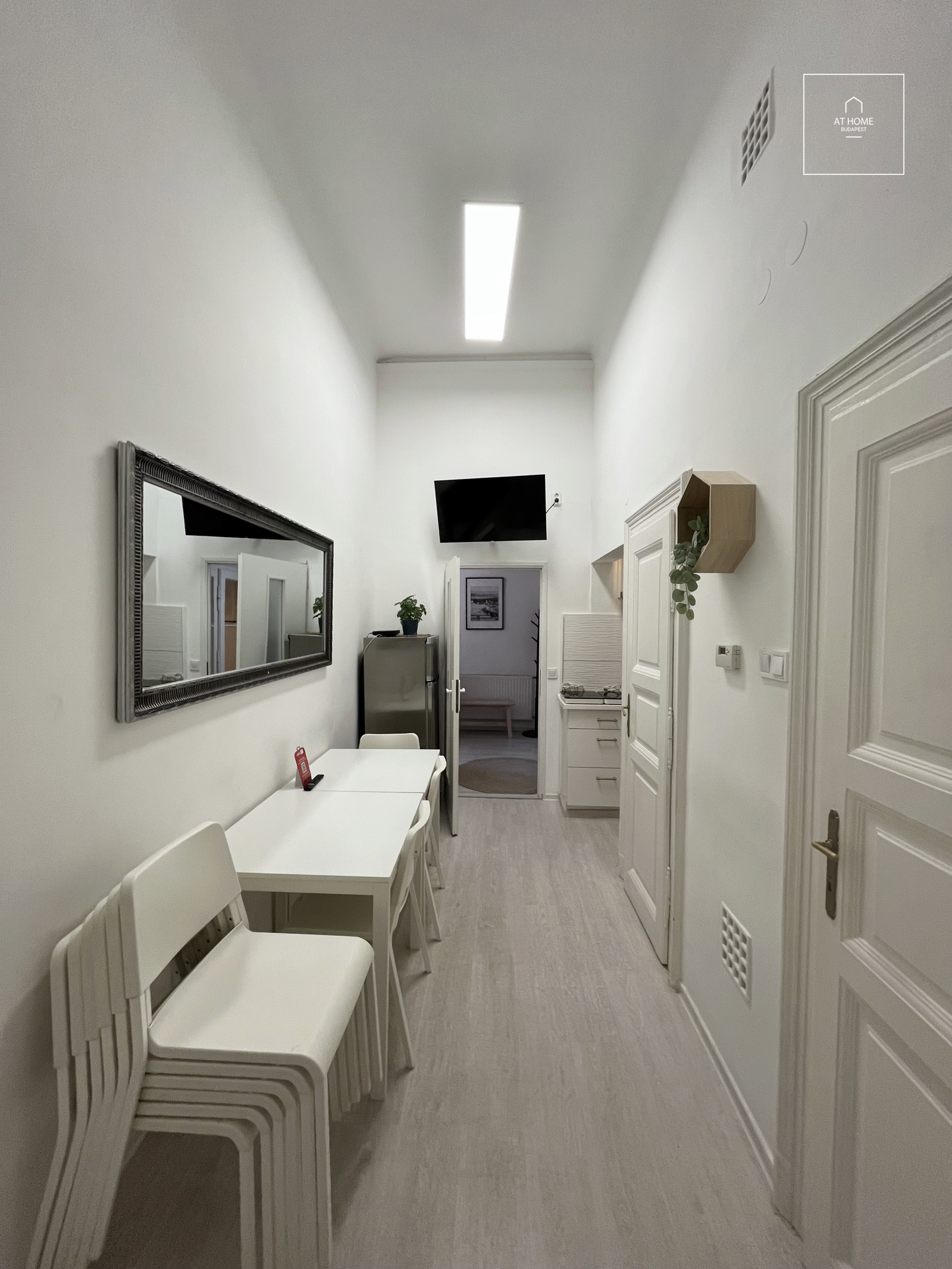 Fully Renovated 4-Room Apartment for Sale in a Prime Location of Budapest\'s 7th District