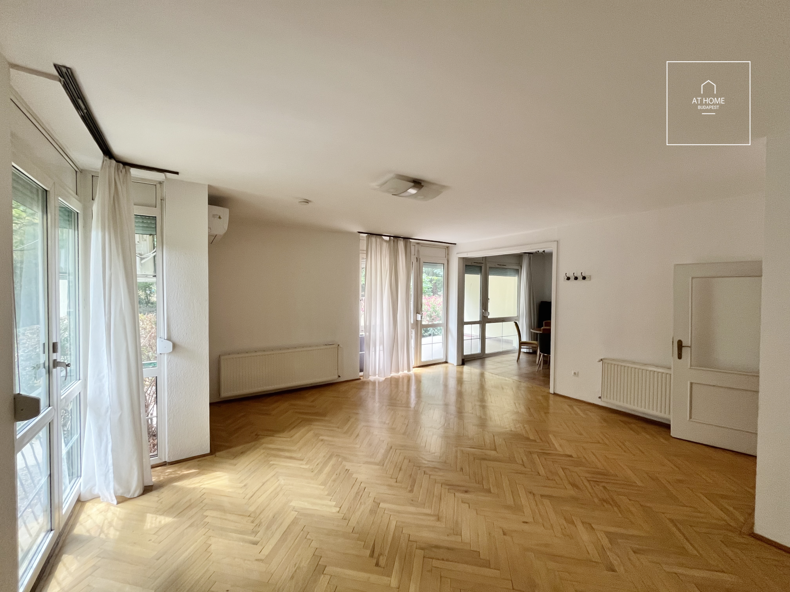 Spacious apartment with private garden connection Budapest II. district, Zöldmál