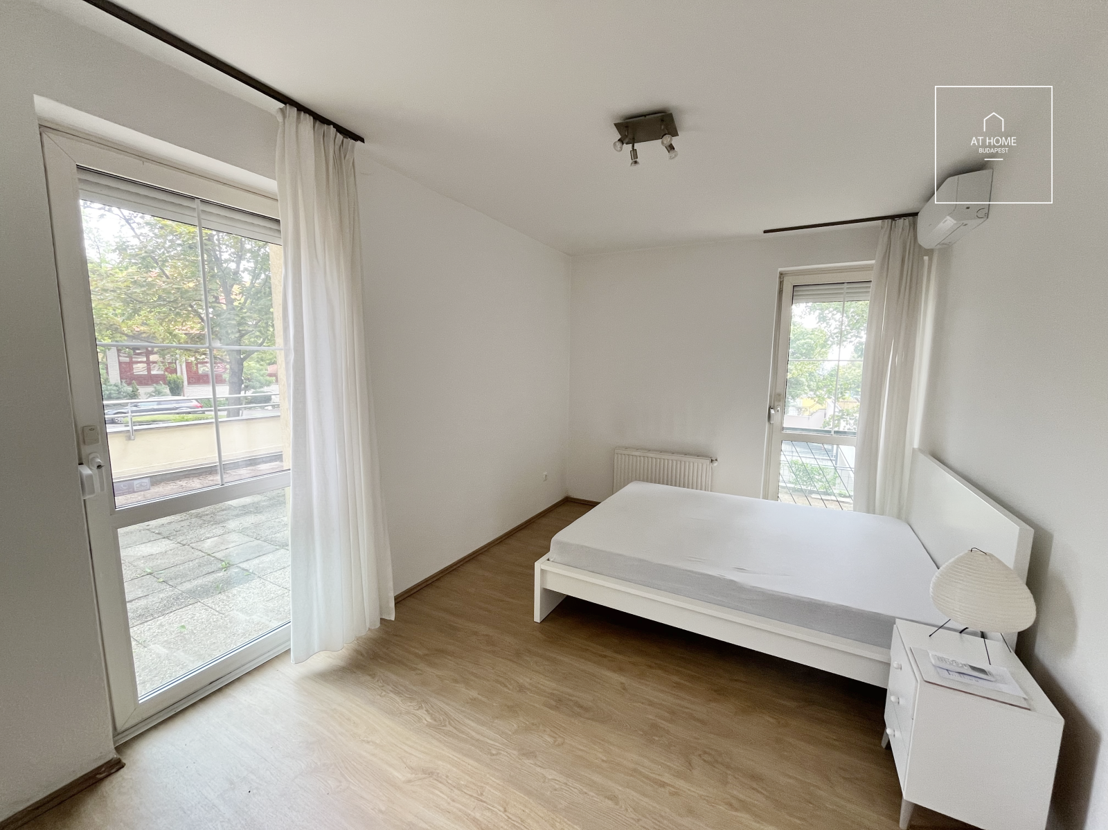 Spacious apartment with private garden connection Budapest II. district, Zöldmál