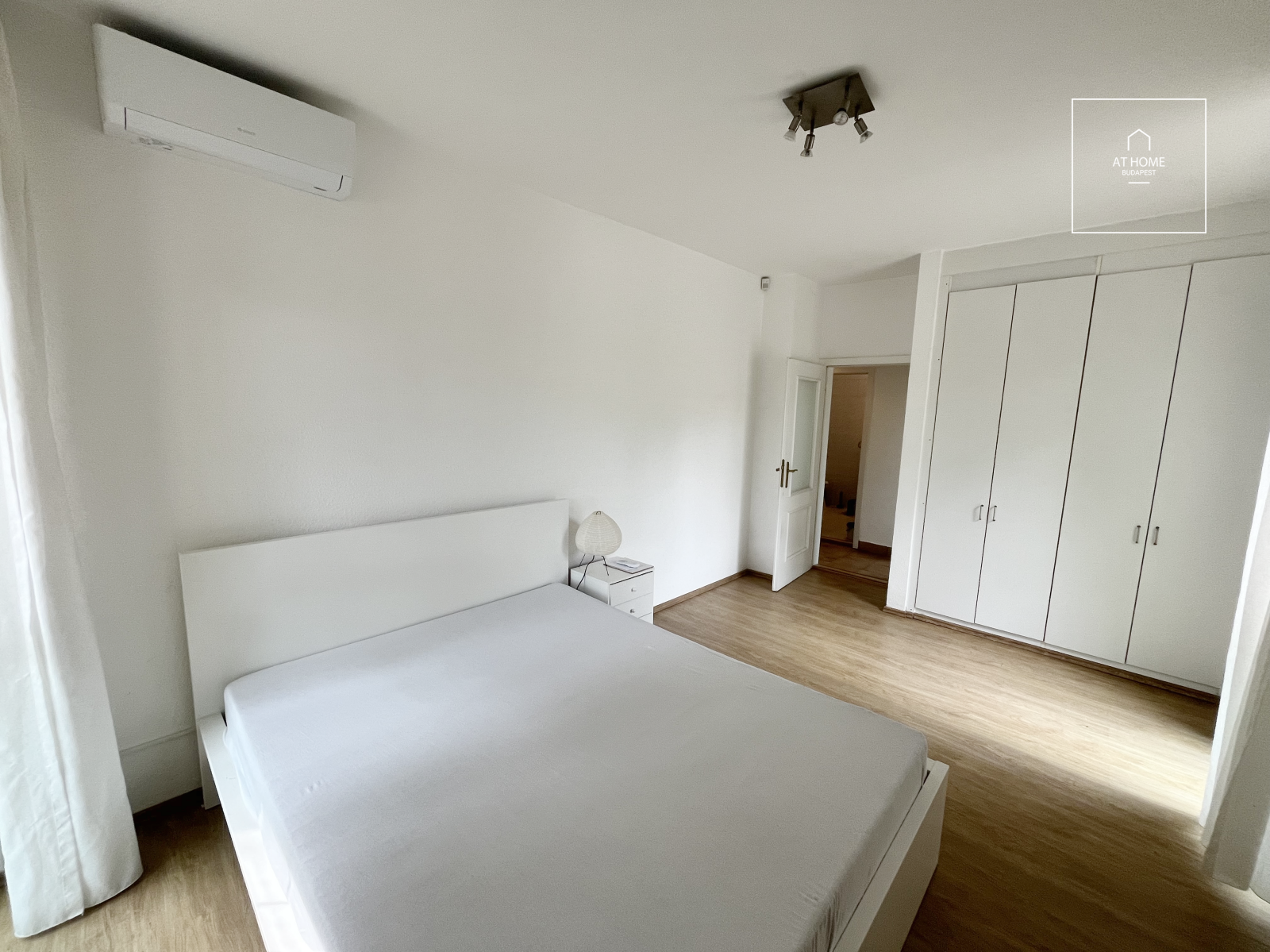 Spacious apartment with private garden connection Budapest II. district, Zöldmál