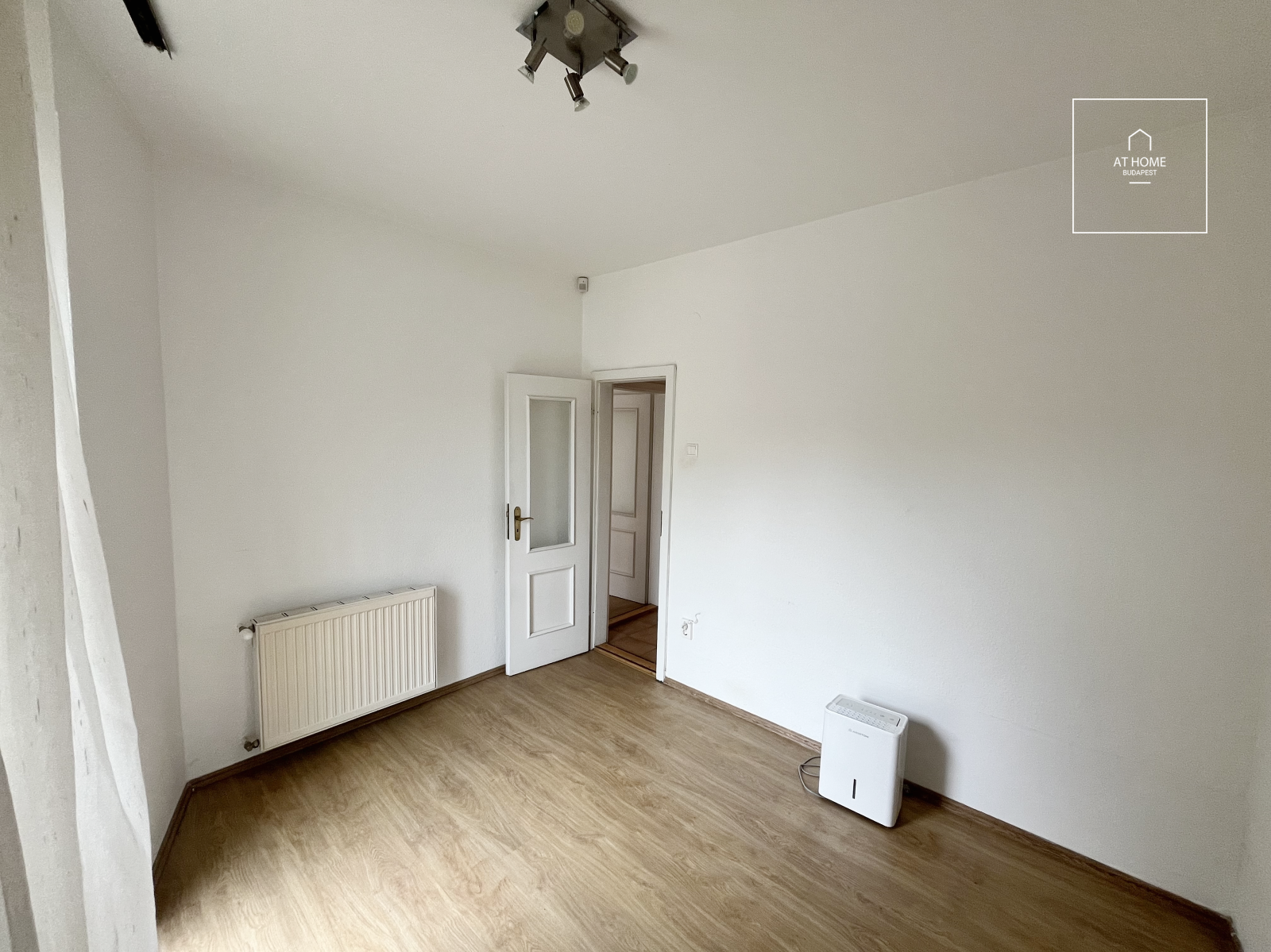Spacious apartment with private garden connection Budapest II. district, Zöldmál