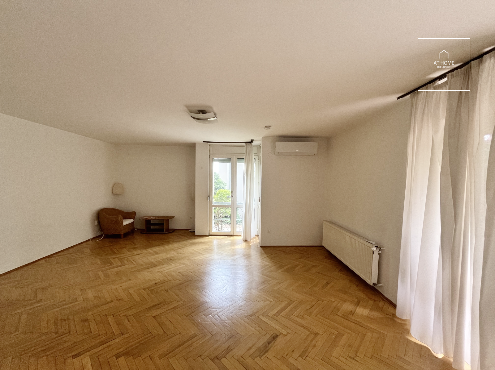 Kertkapcsolatos, tágas lakás Budapest II. Zöldmál