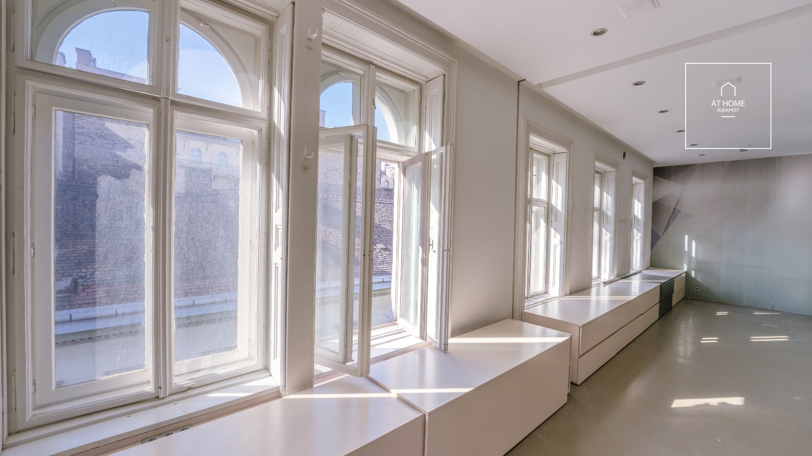 Apartment for rent with a large space, also excellent for an office, Budapest VI. district close to Erzsébet square and Andrassy boulevard