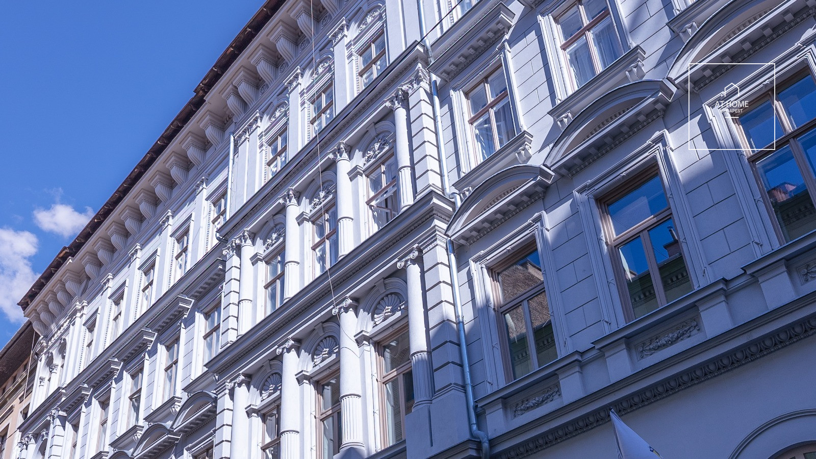 Irodának is kiváló nagy térrel rendelkező lakás kiadó Budapest VI. kerület  az Erzsébet térhez és az Andrássy úthoz közel