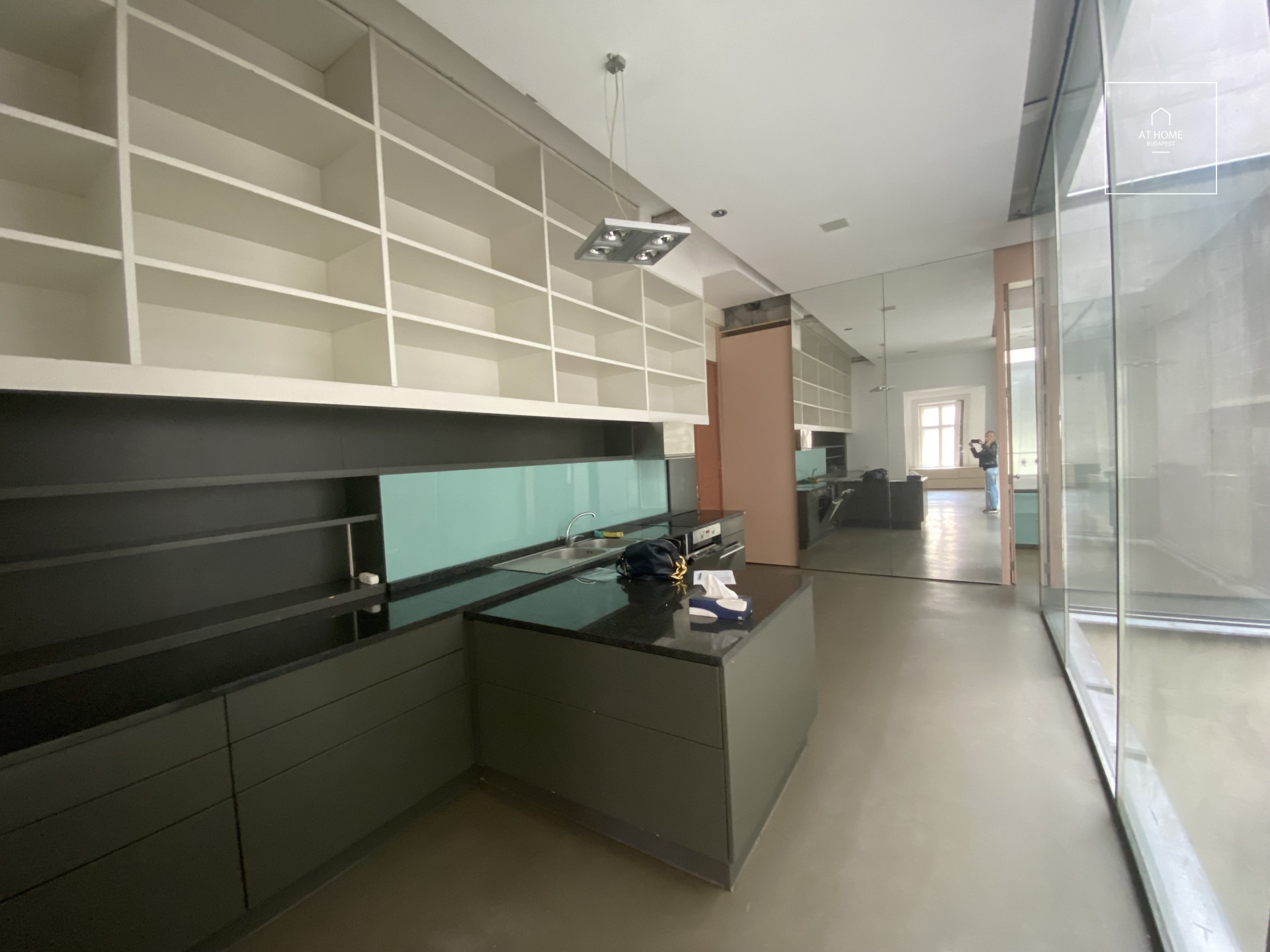 Apartment for rent with a large space, also excellent for an office, Budapest VI. district close to Erzsébet square and Andrassy boulevard