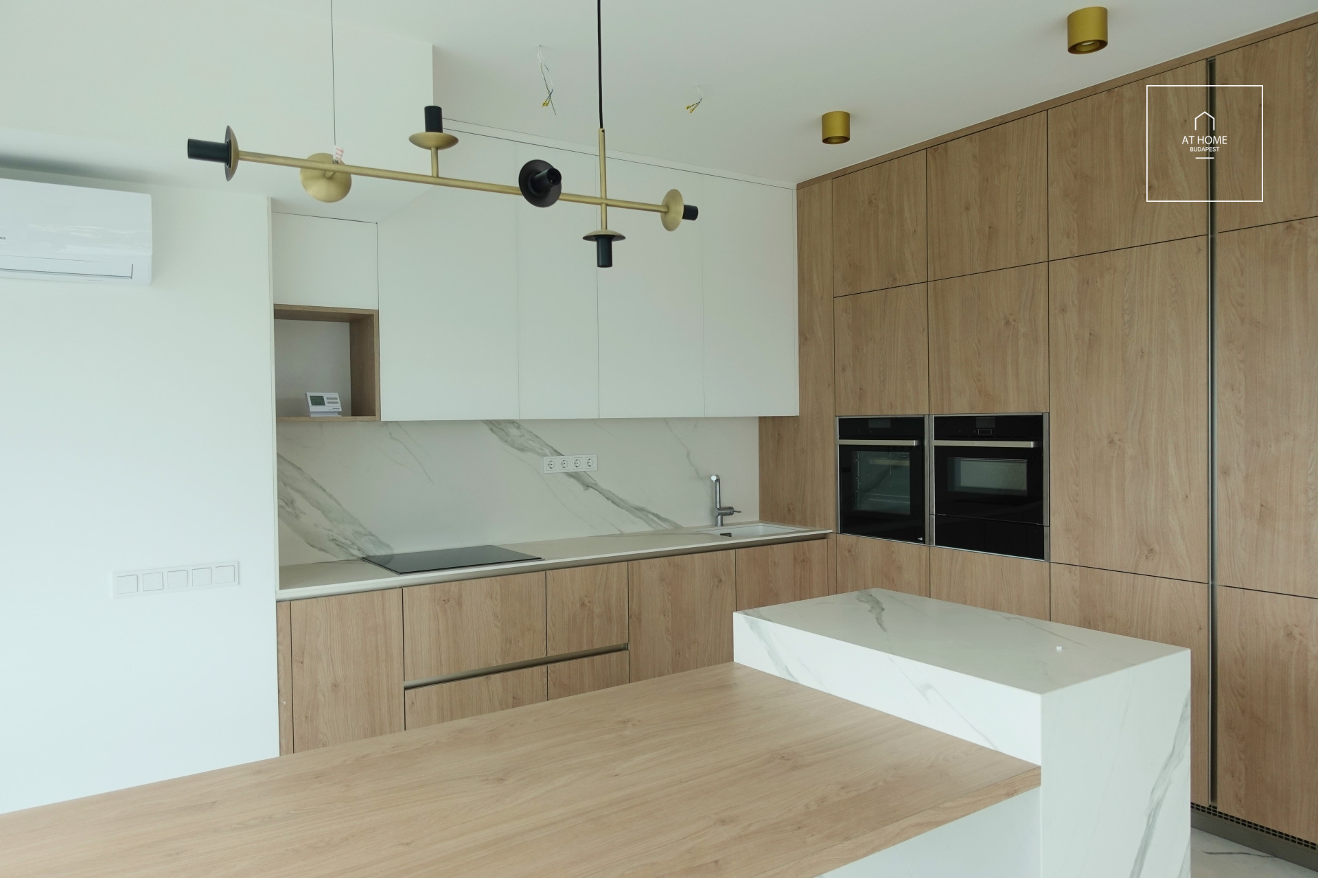 Exclusive panoramic penthouse residence for sale in Rézmál, Budapest’s 2nd district