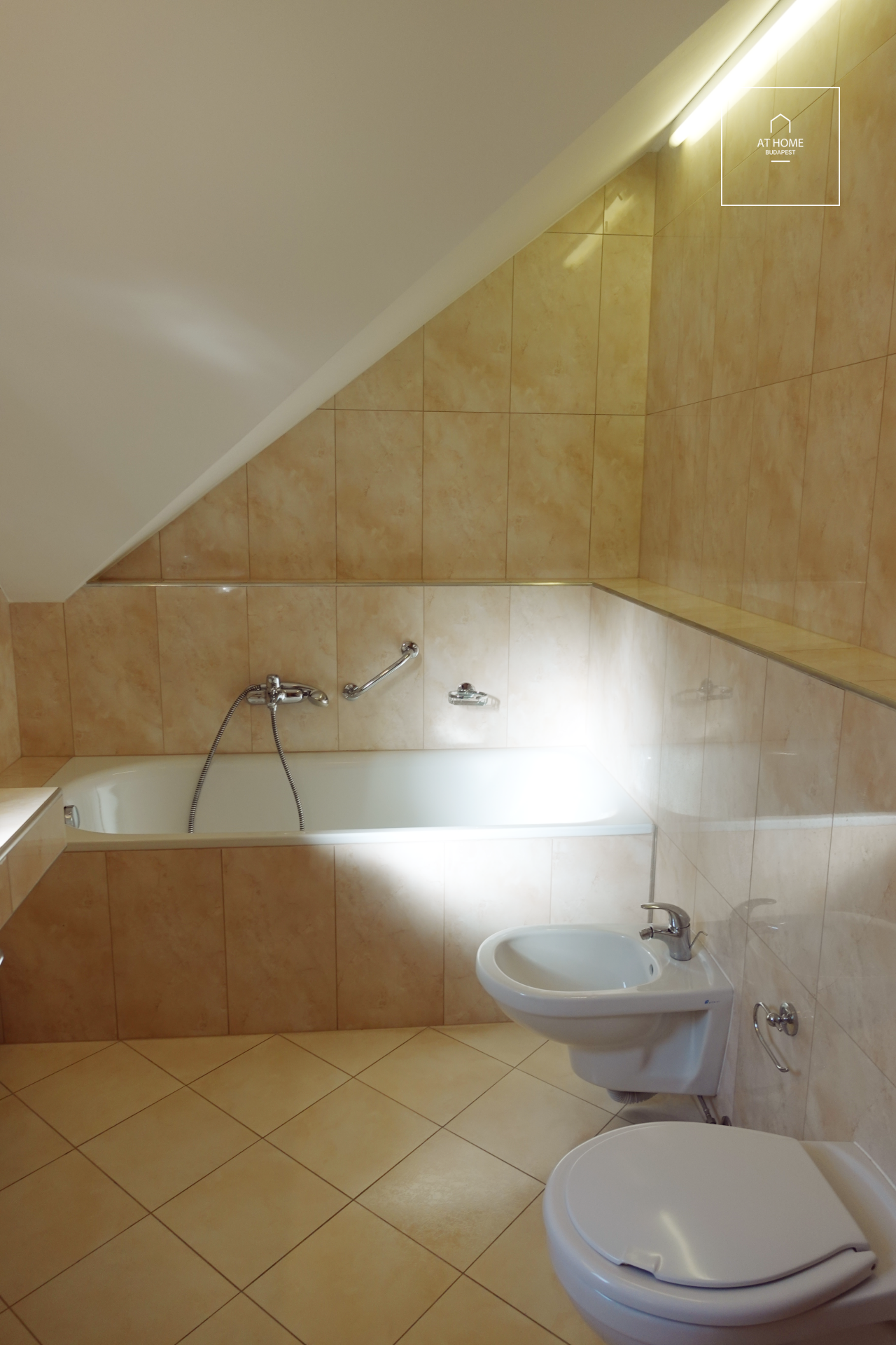 Exclusive detached house available for rent  II/A. district, Kővár