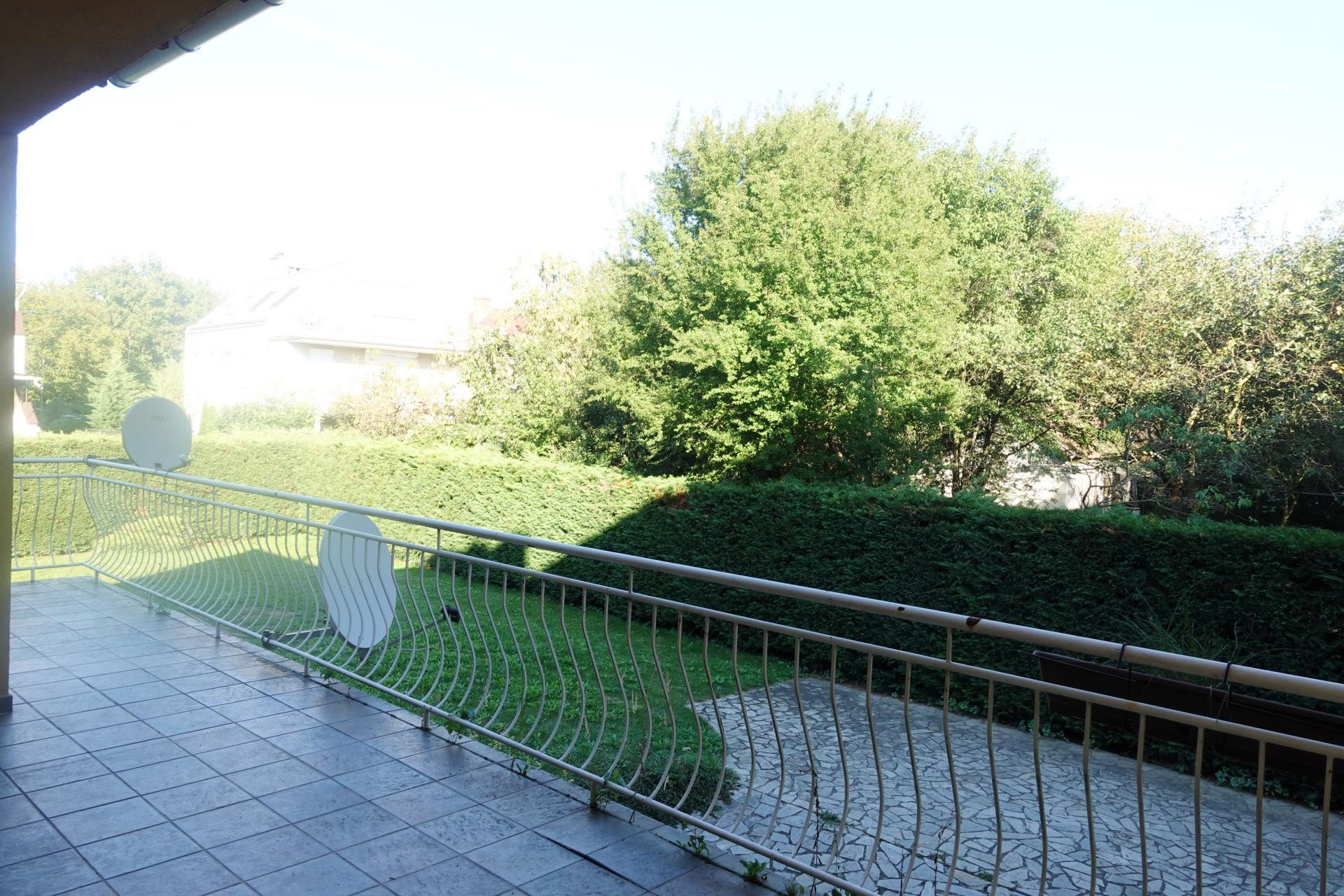 Exclusive detached house available for rent  II/A. district, Kővár