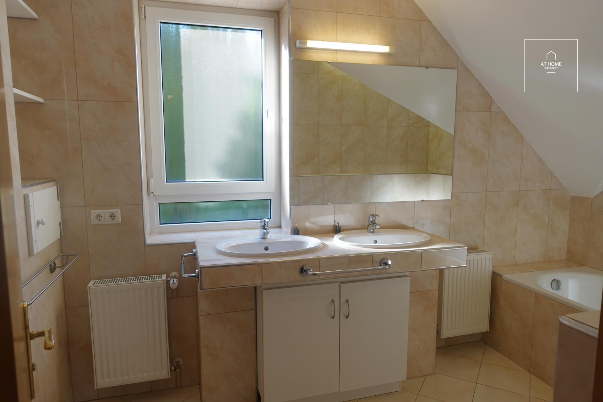 Exclusive detached house available for rent  II/A. district, Kővár