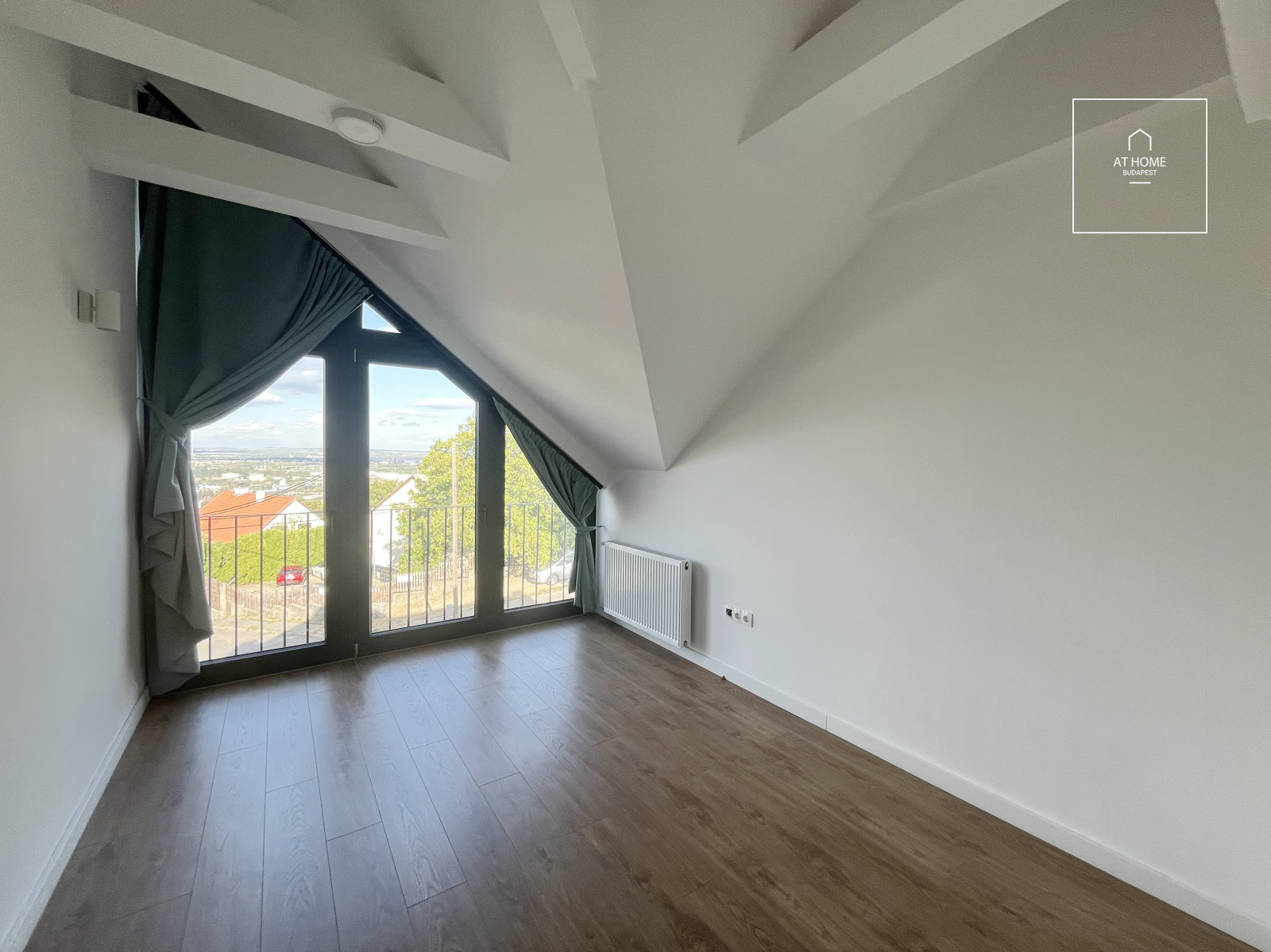 Modern Newly Built Family Home with Panoramic Views in Táborhegy