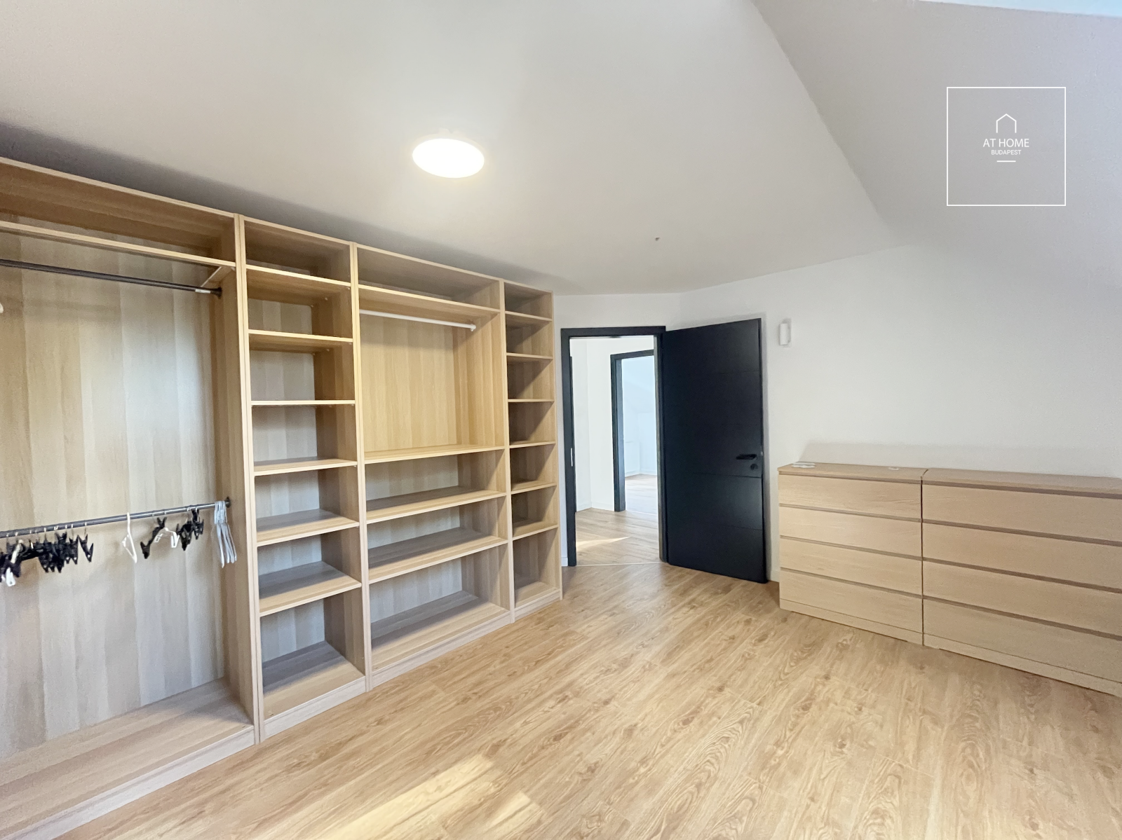 Modern Newly Built Family Home with Panoramic Views in Táborhegy