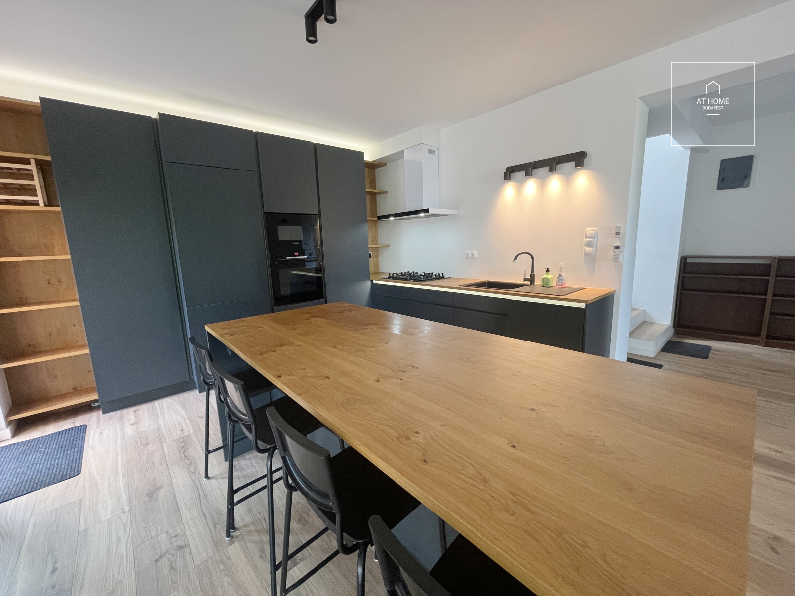 Modern Newly Built Family Home with Panoramic Views in Táborhegy