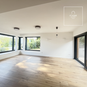 Modern Newly Built Family Home with Panoramic Views in Táborhegy