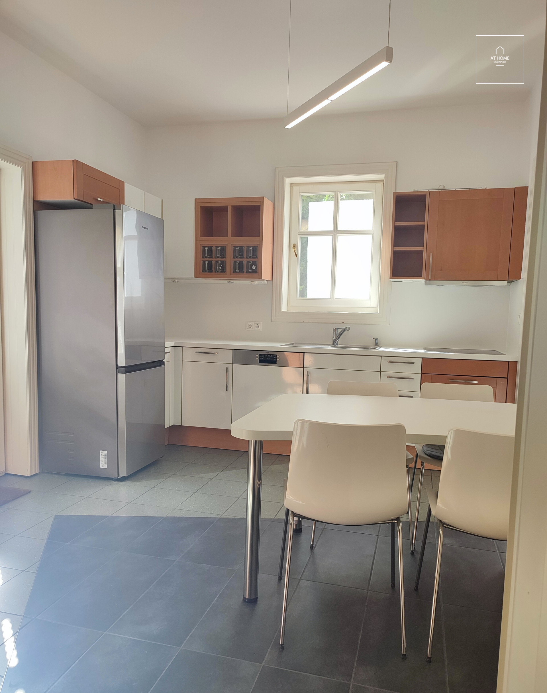 Mediterranean House for Rent in Testvérhegy, Budapest III – Close to the British School