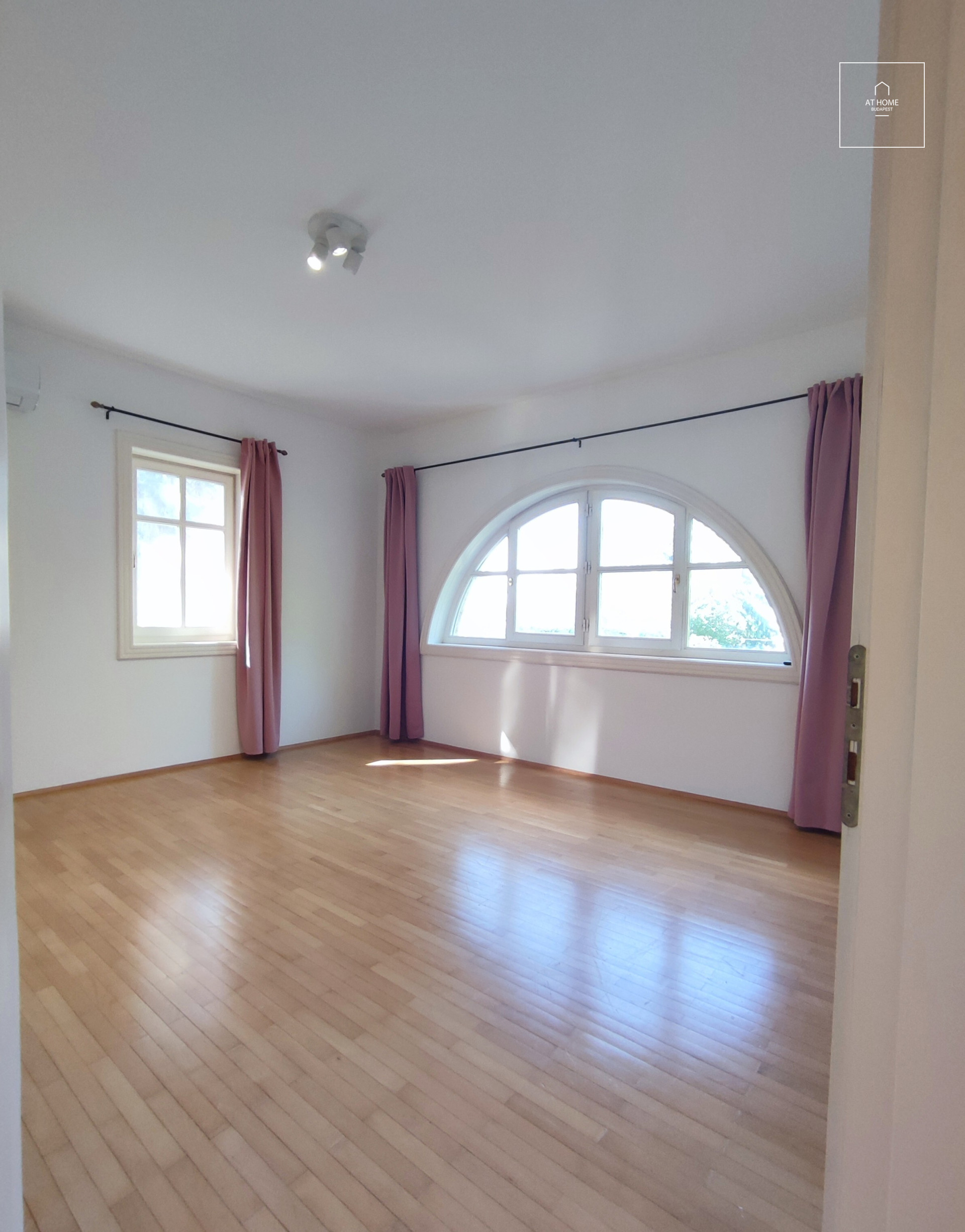 Mediterranean House for Rent in Testvérhegy, Budapest III – Close to the British School