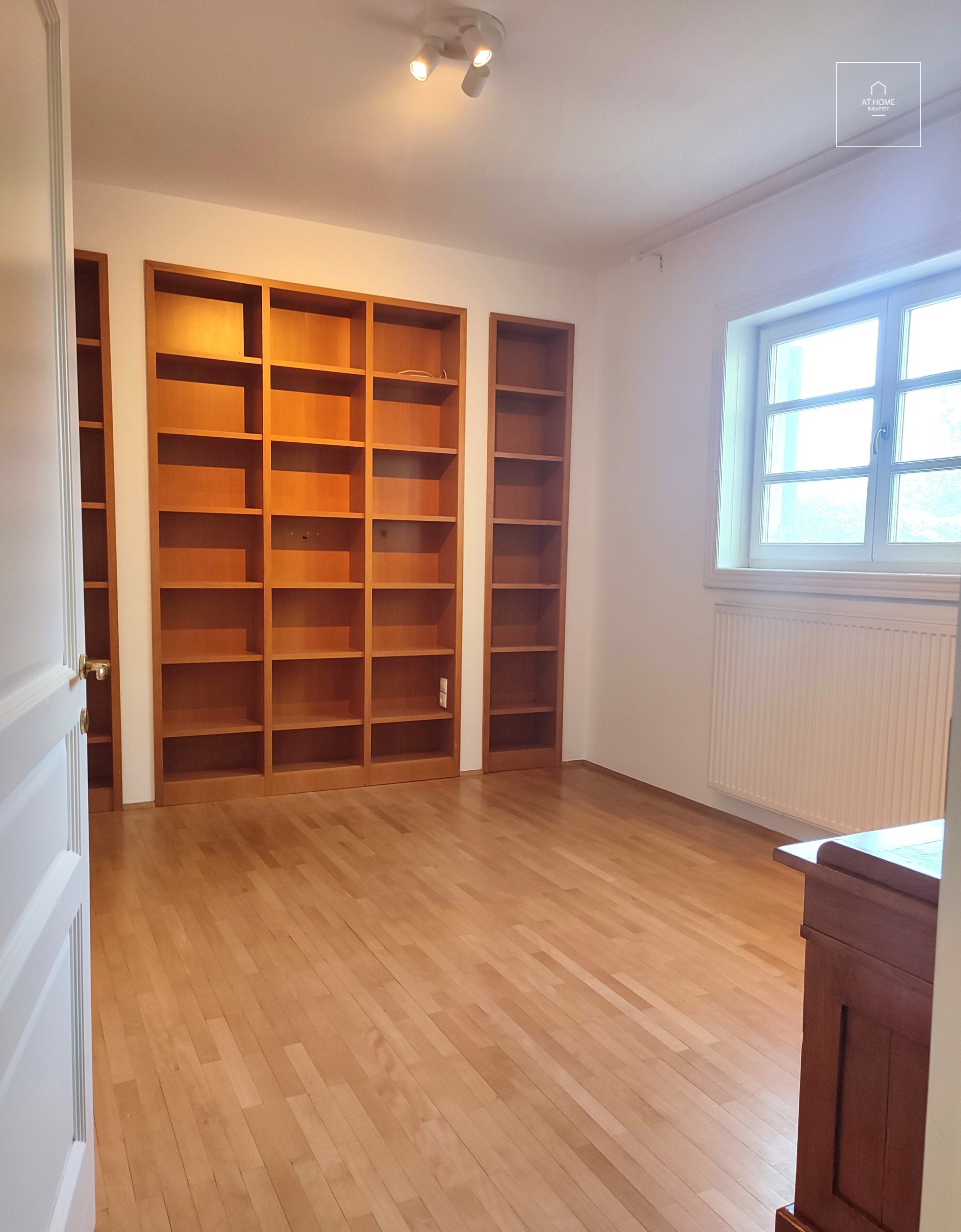 Mediterranean House for Rent in Testvérhegy, Budapest III – Close to the British School