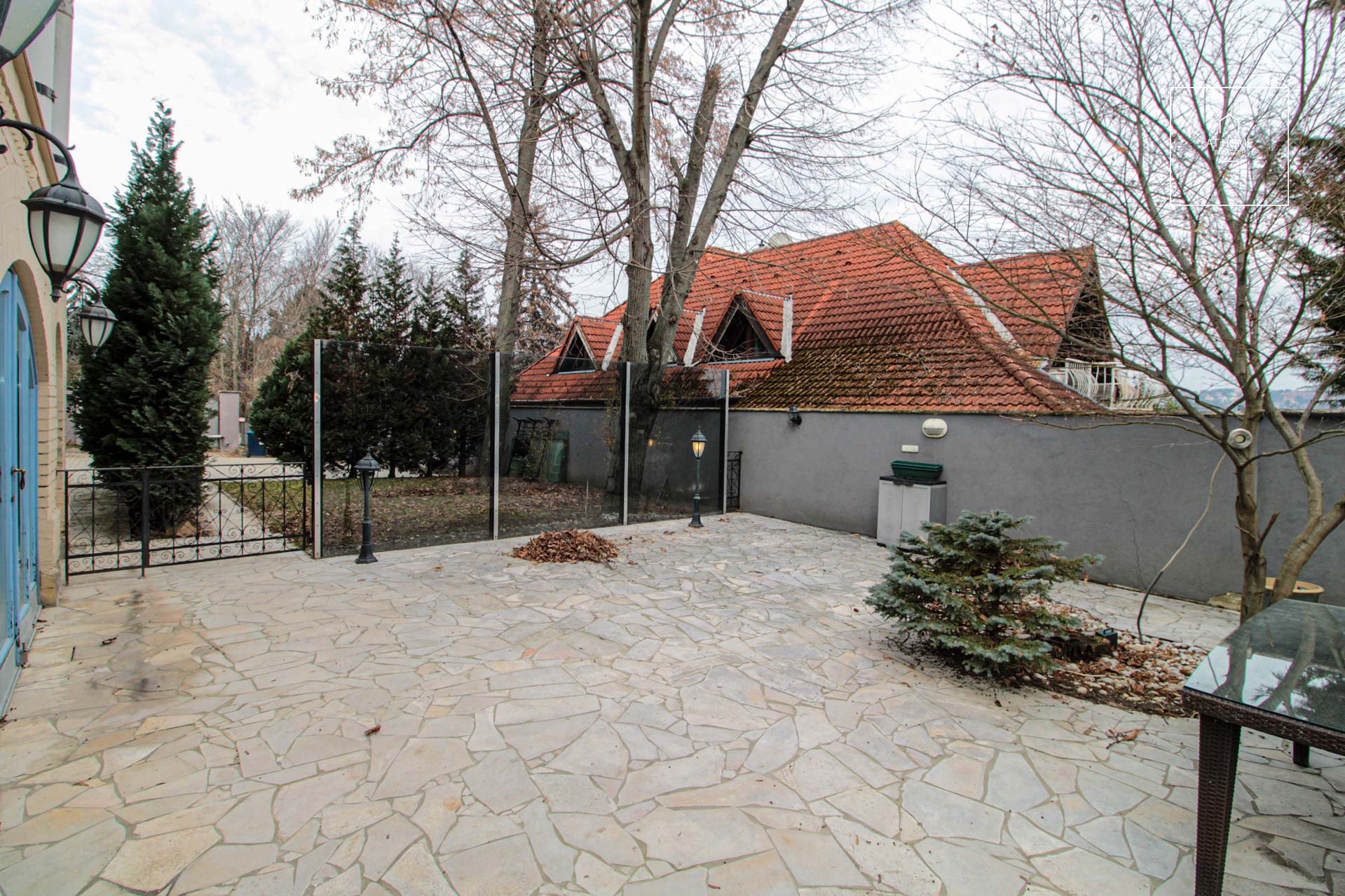 Exclusive garden-connected villa apartment Budapest XII. district Virányos