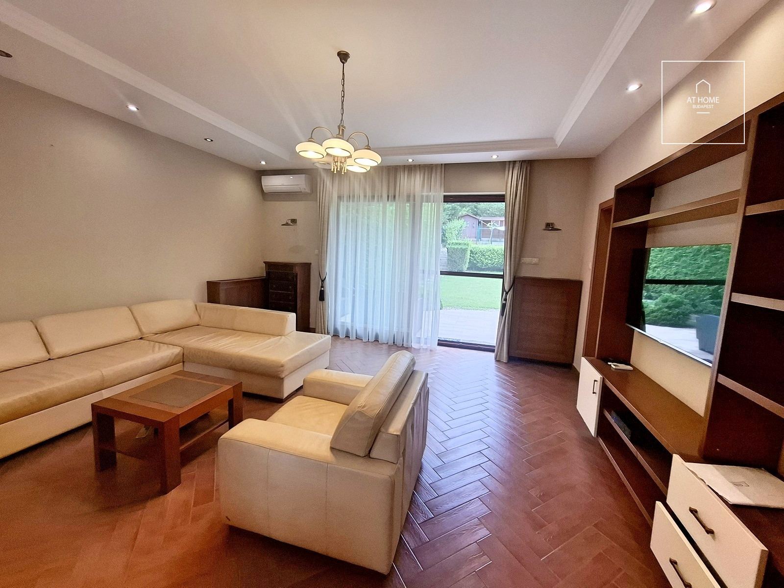 MODERN SEMI-DETACHED HOME IN A PEACEFUL GREEN SETTING – BUDAPEST III DISTRICT
