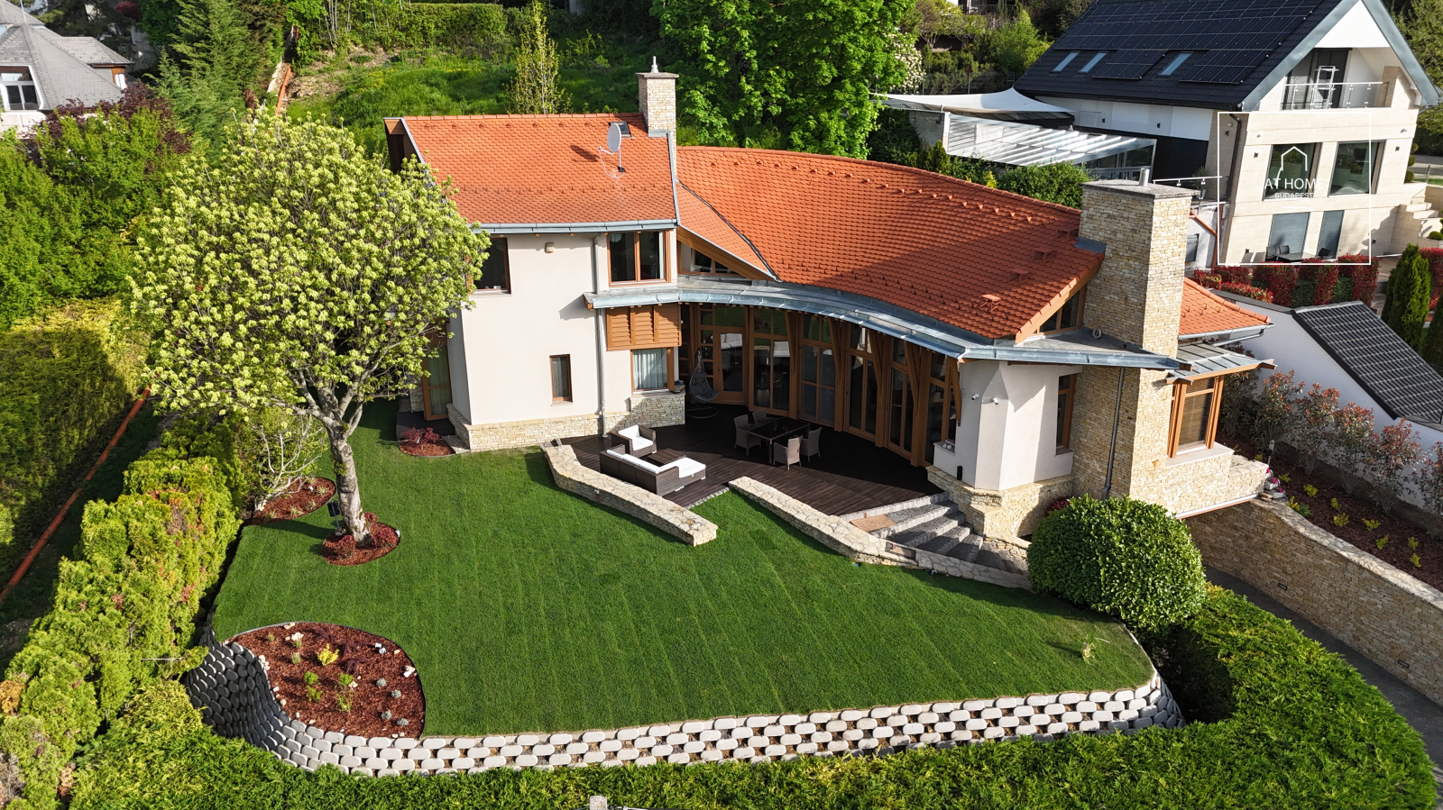 Iconic Luxury Villa Designed by an Ybl Award-Winning Architect in Budapest’s Prestigious Greenbelt