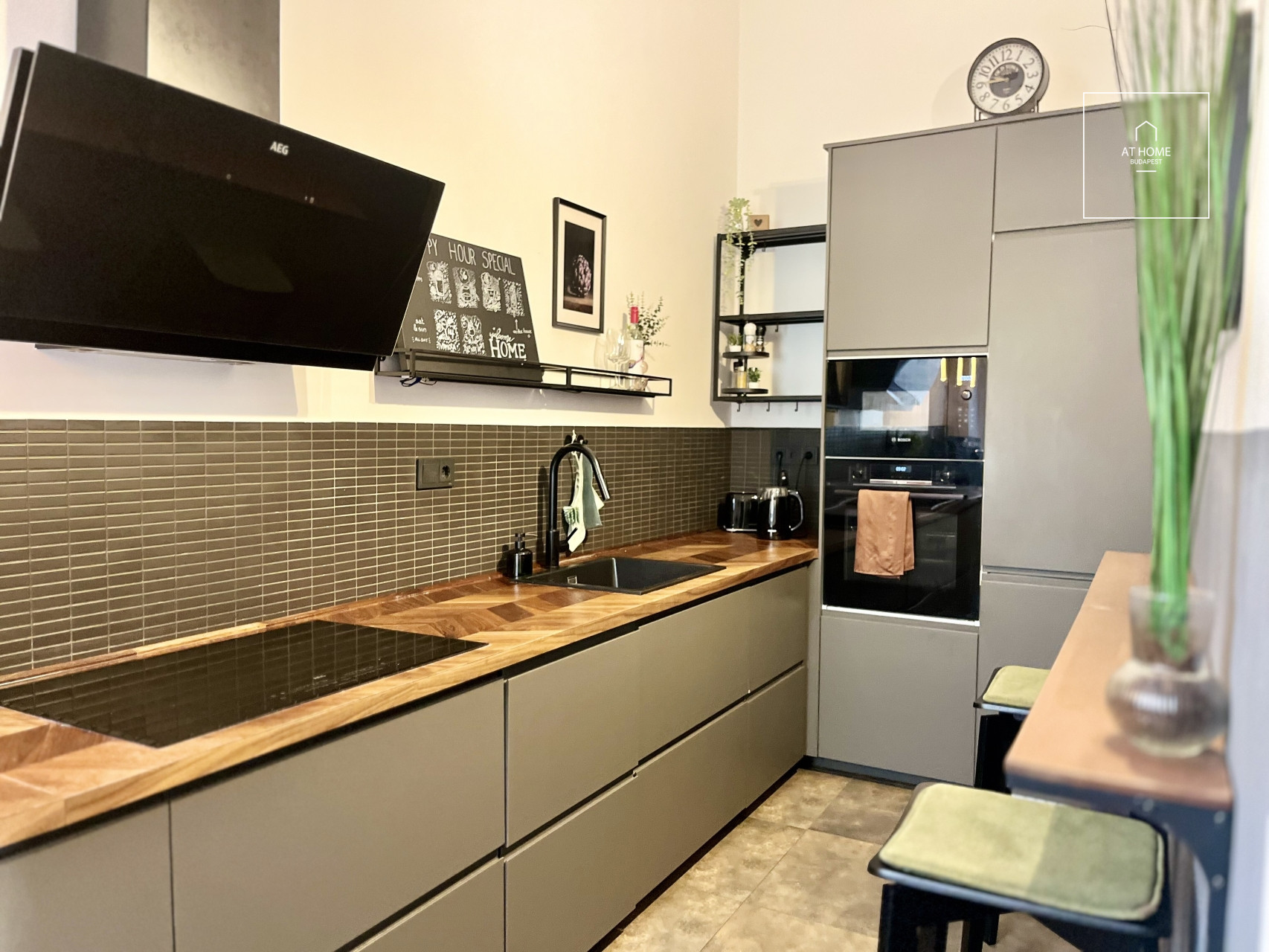 Premium renovated classical apartment for rent in Budapest, District VII, Erzsébetváros.