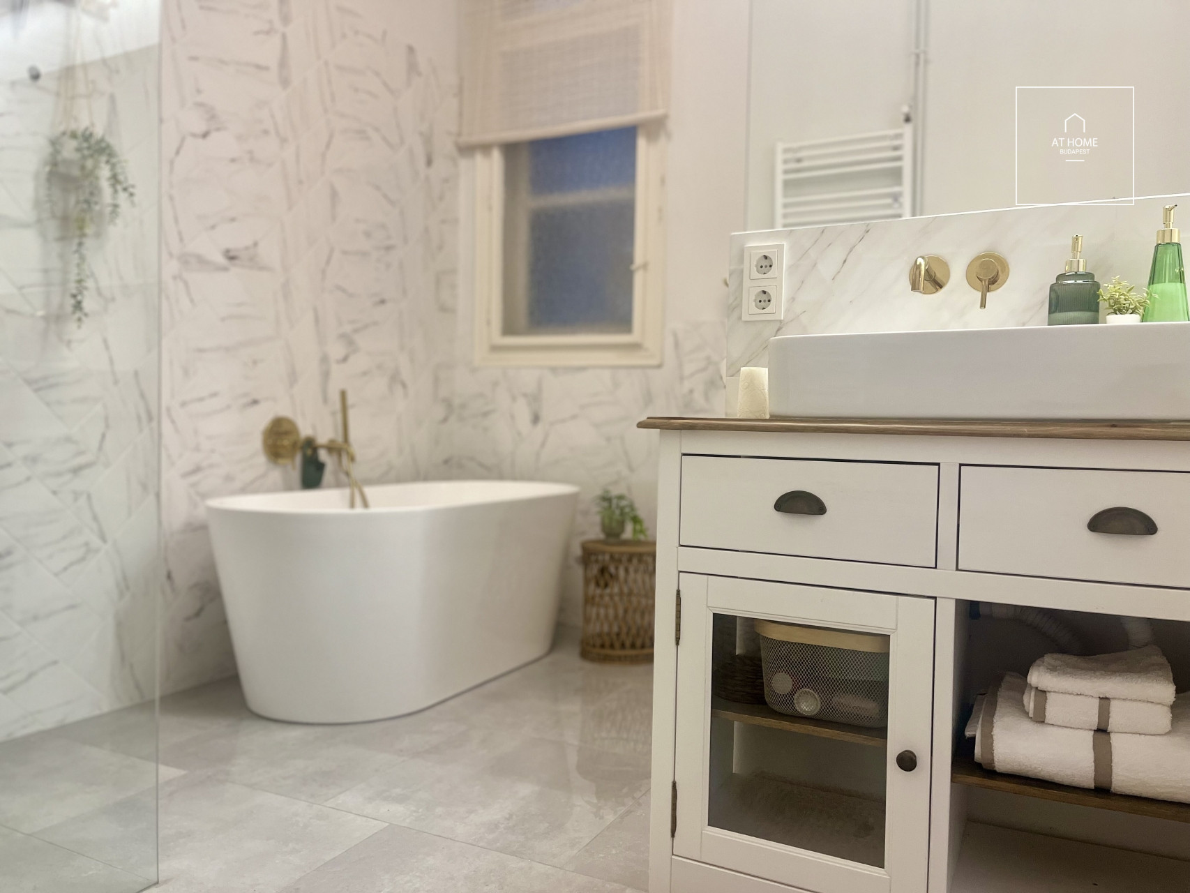 Premium renovated classical apartment for rent in Budapest, District VII, Erzsébetváros.