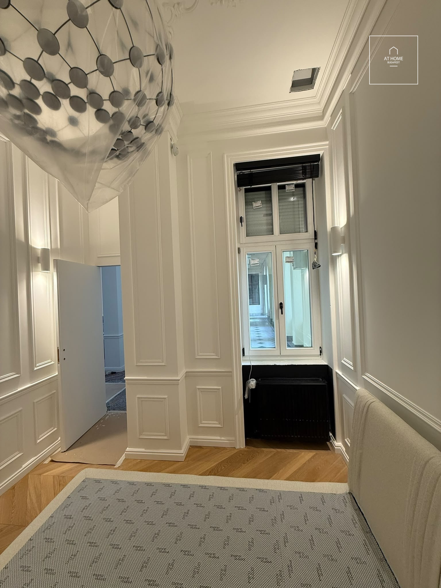 Renovated 110 m², 2-bedroom apartment with smart home system and balcony in Lipótváros