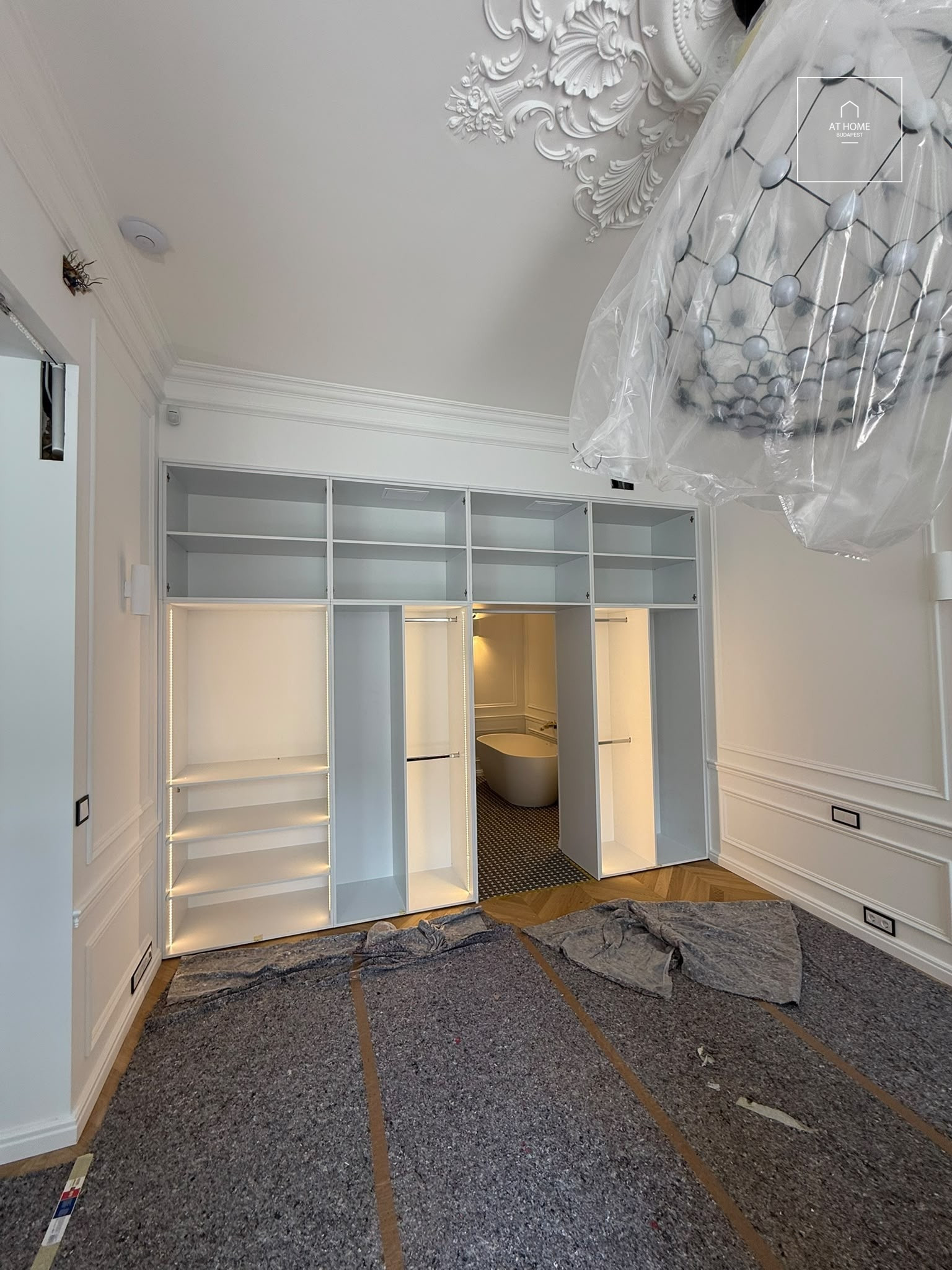 Renovated 110 m², 2-bedroom apartment with smart home system and balcony in Lipótváros