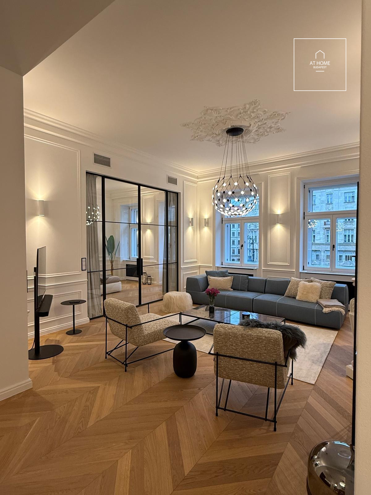 Renovated 110 m², 2-bedroom apartment with smart home system and balcony in Lipótváros