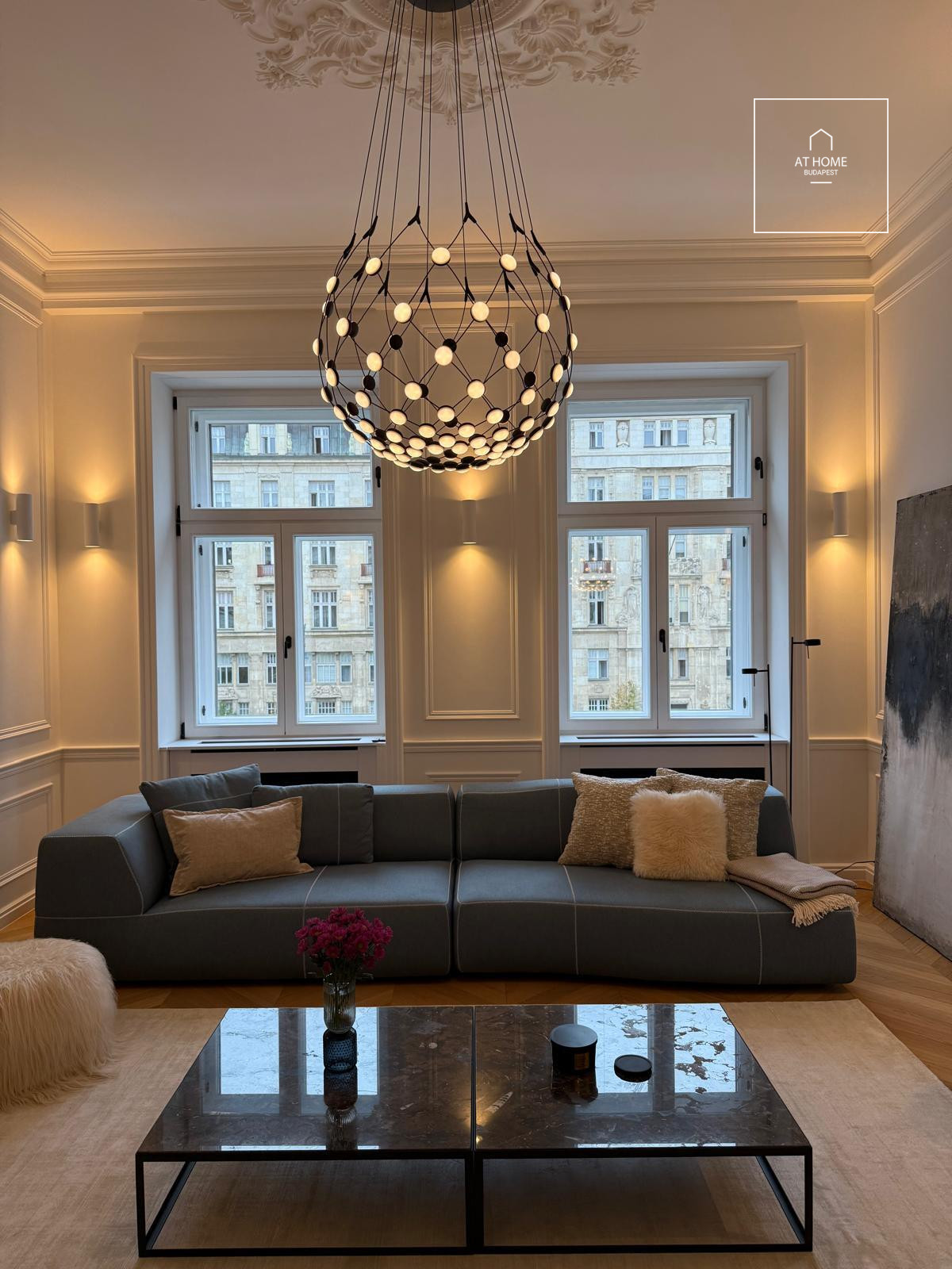Renovated 110 m², 2-bedroom apartment with smart home system and balcony in Lipótváros