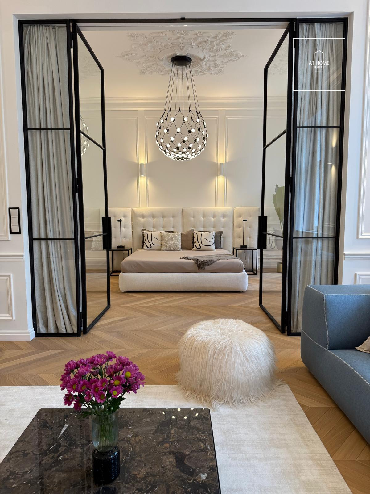 Renovated 110 m², 2-bedroom apartment with smart home system and balcony in Lipótváros