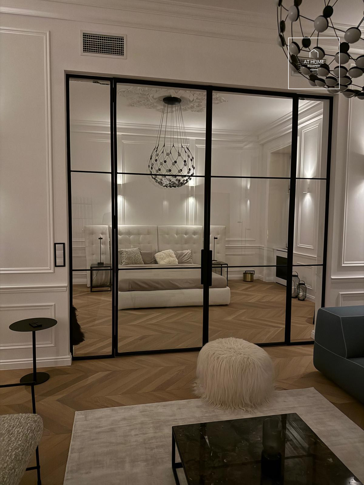 Renovated 110 m², 2-bedroom apartment with smart home system and balcony in Lipótváros