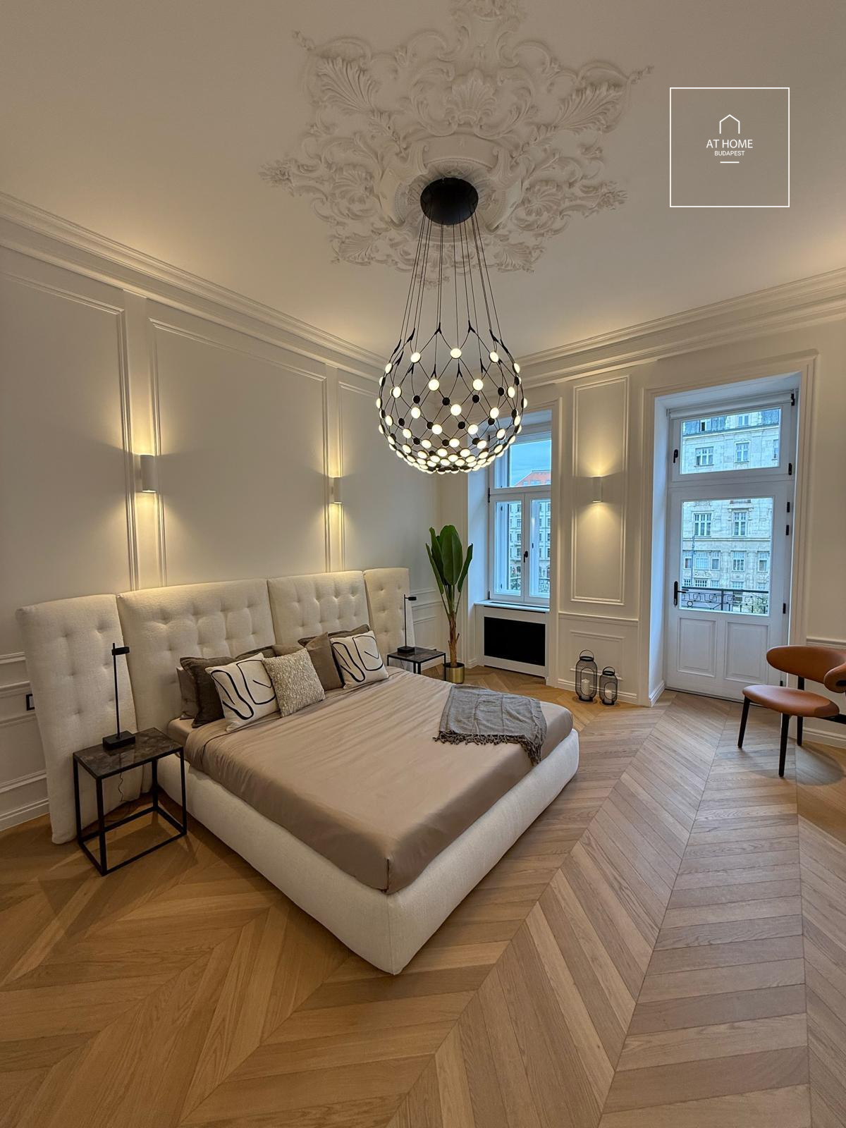 Renovated 110 m², 2-bedroom apartment with smart home system and balcony in Lipótváros