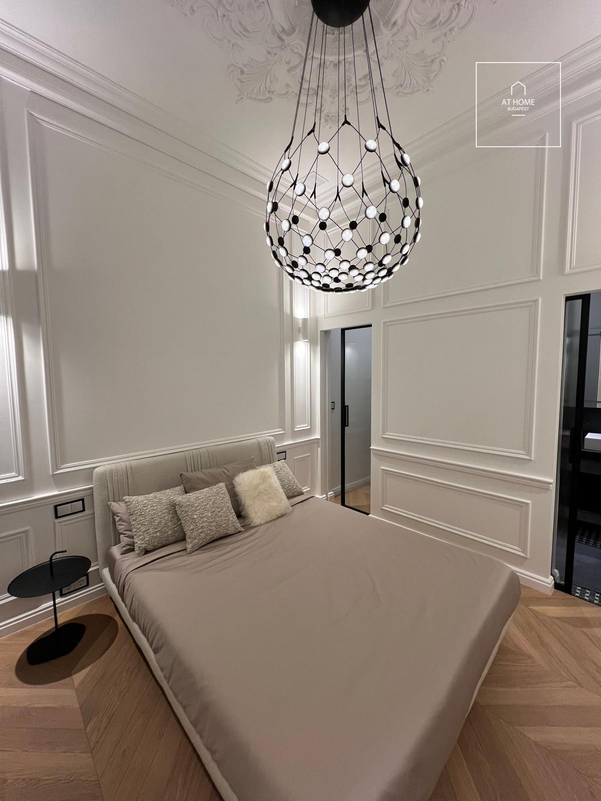 Renovated 110 m², 2-bedroom apartment with smart home system and balcony in Lipótváros