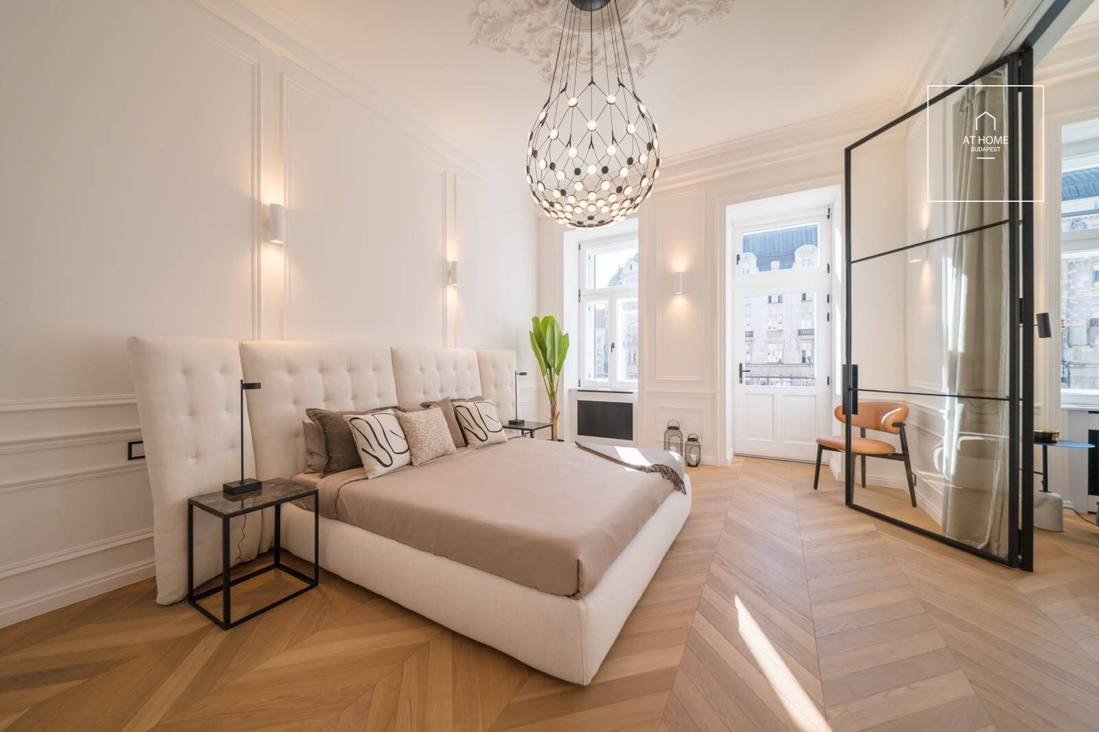 Renovated 110 m², 2-bedroom apartment with smart home system and balcony in Lipótváros