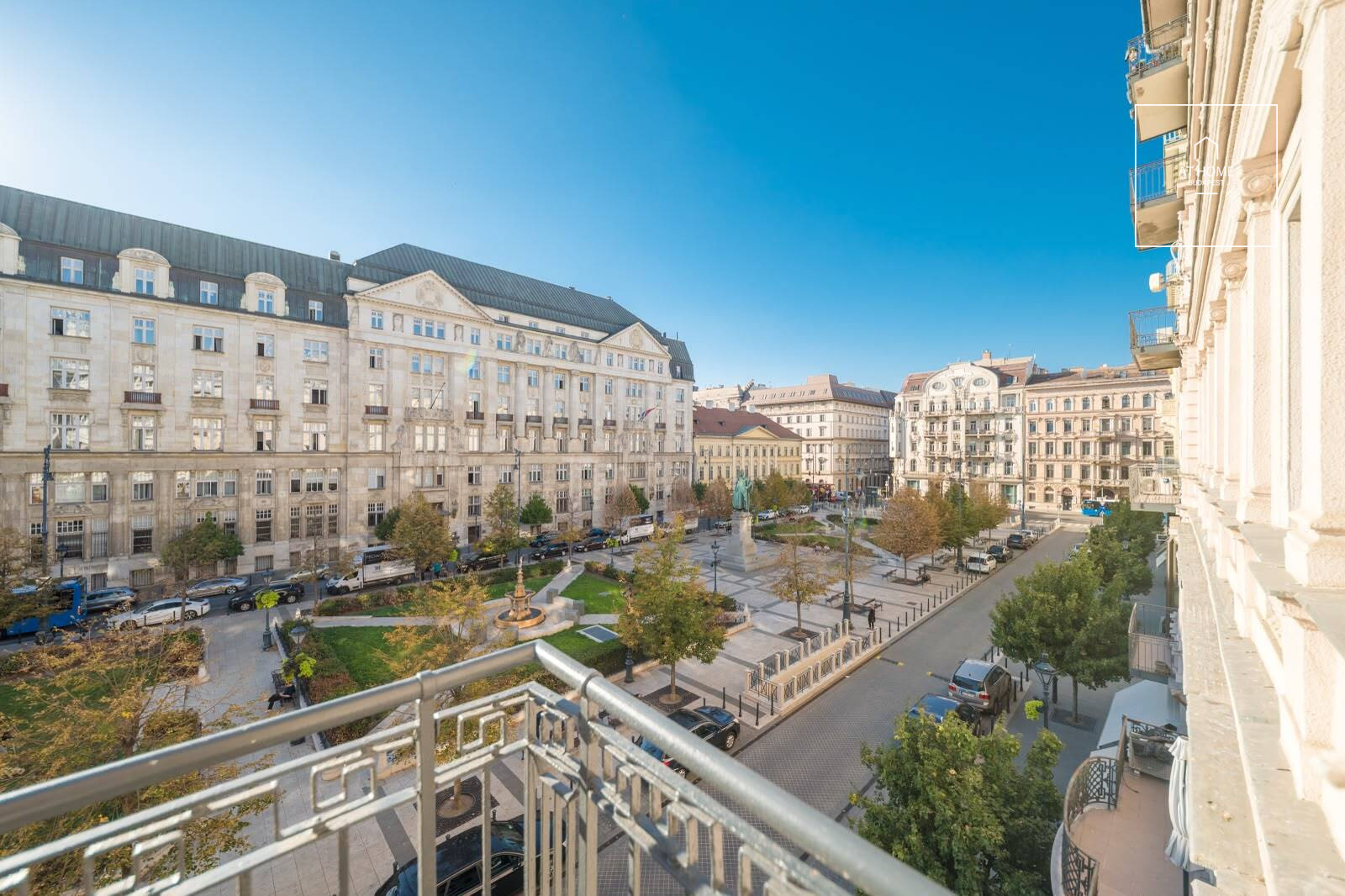 Renovated 110 m², 2-bedroom apartment with smart home system and balcony in Lipótváros
