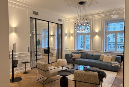 Renovated 110 m², 2-bedroom apartment with smart home system and balcony in Lipótváros